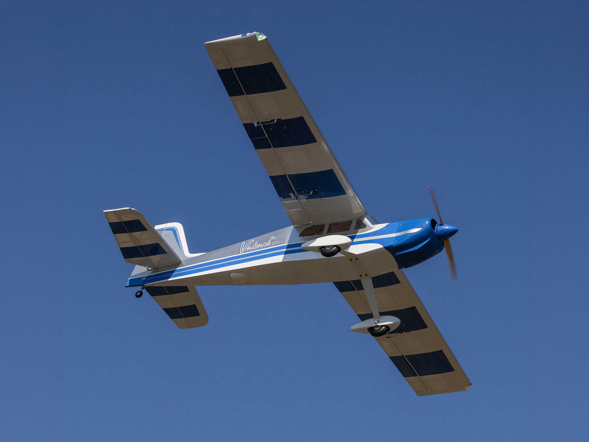 Valiant 20cc EP PNP, 86.5"-34