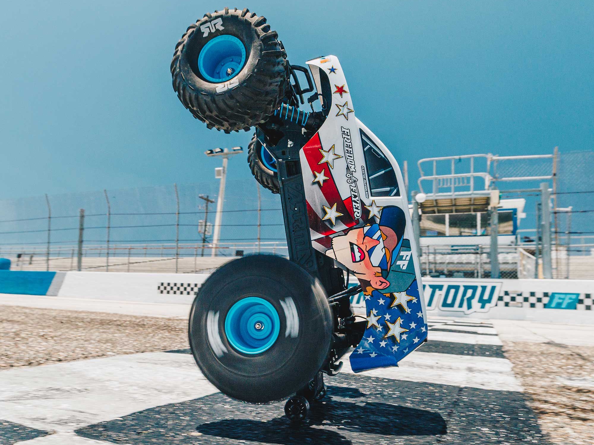 1/10 FREEDOM FLYER 223S 2WD RTR Brushless Monster Truck (Bat-29