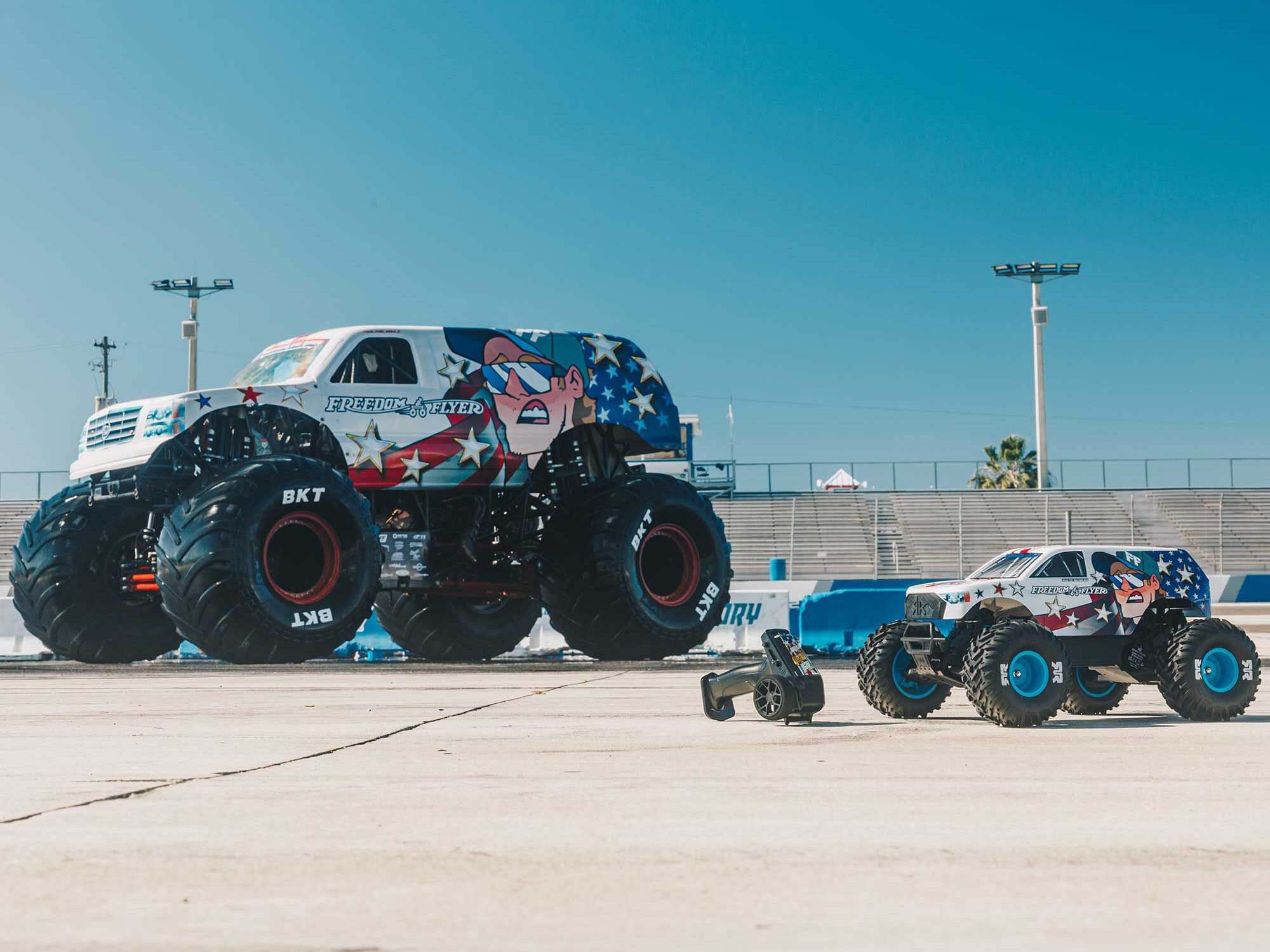 1/10 FREEDOM FLYER 223S 2WD RTR Brushless Monster Truck (Bat-30