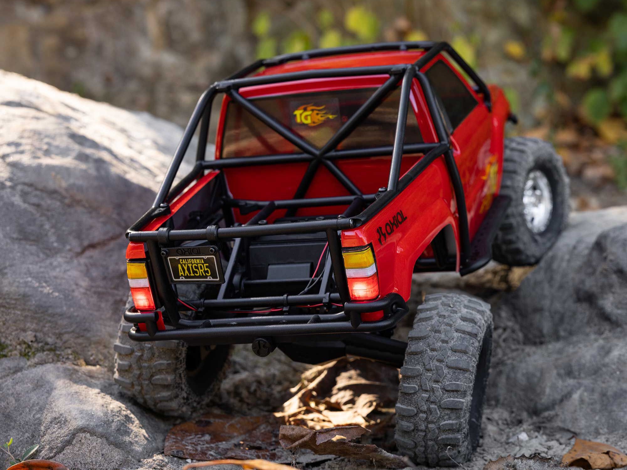 1/10 SCX10 III 1987 Toyota SR5 4X4 RTR Brushed Rock Crawler - Red-24