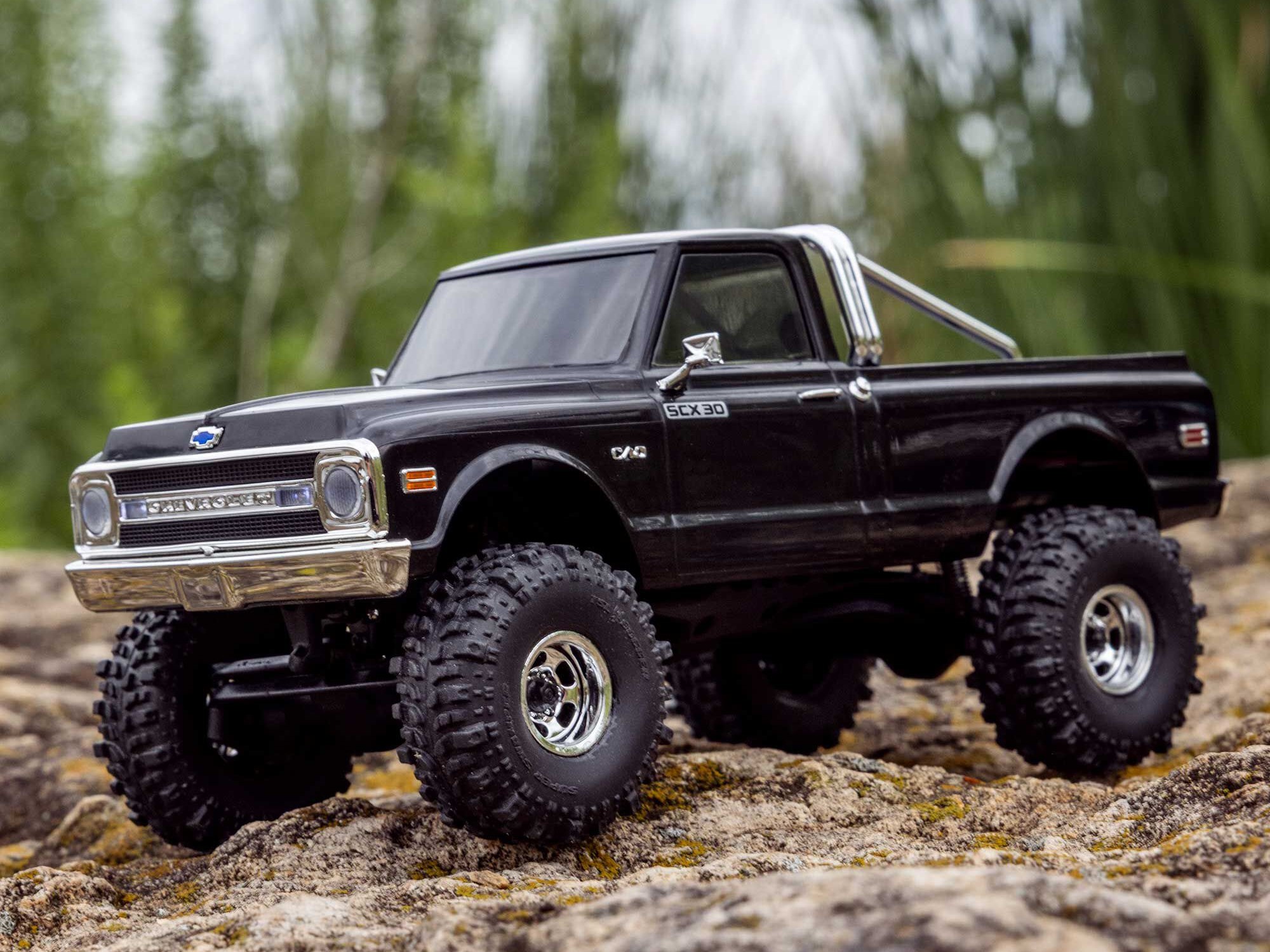 1/30 SCX30 Chevrolet K10 4X4 RTR Rock Crawler Black-17
