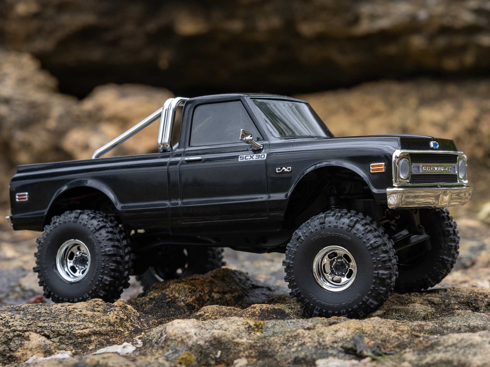 1/30 SCX30 Chevrolet K10 4X4 RTR Rock Crawler Black-19