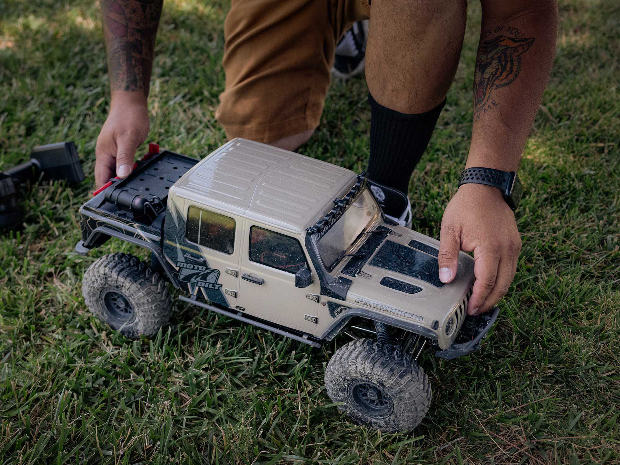 1/10 SCX10 III Motobilt Waypoint Jeep JT Gladiator 4X4 RTR-30