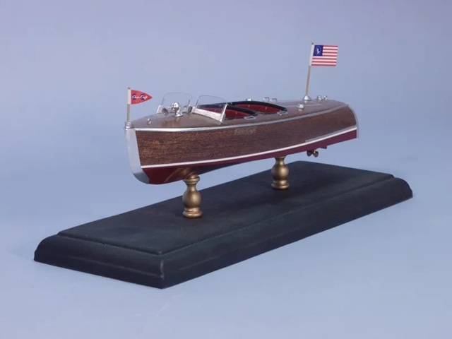 Chris-Craft Barrel Back 1/24th (1705)-2