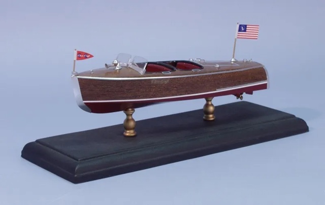 Chris-Craft Barrel Back 1/24th (1705)-3
