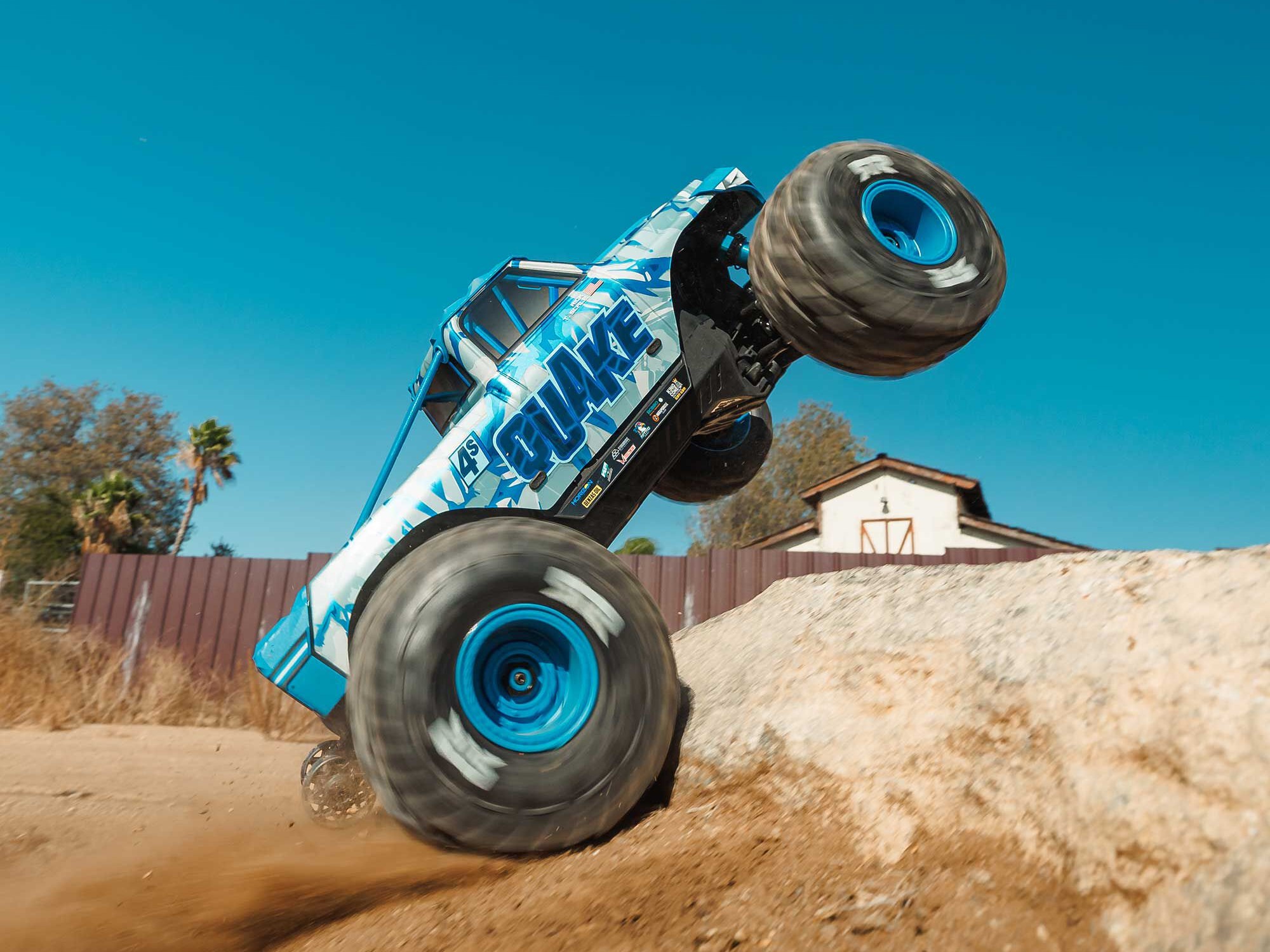 1/8 QUAKE 4S DSC 4X4 RTR Monster Truck, White/Blue-22
