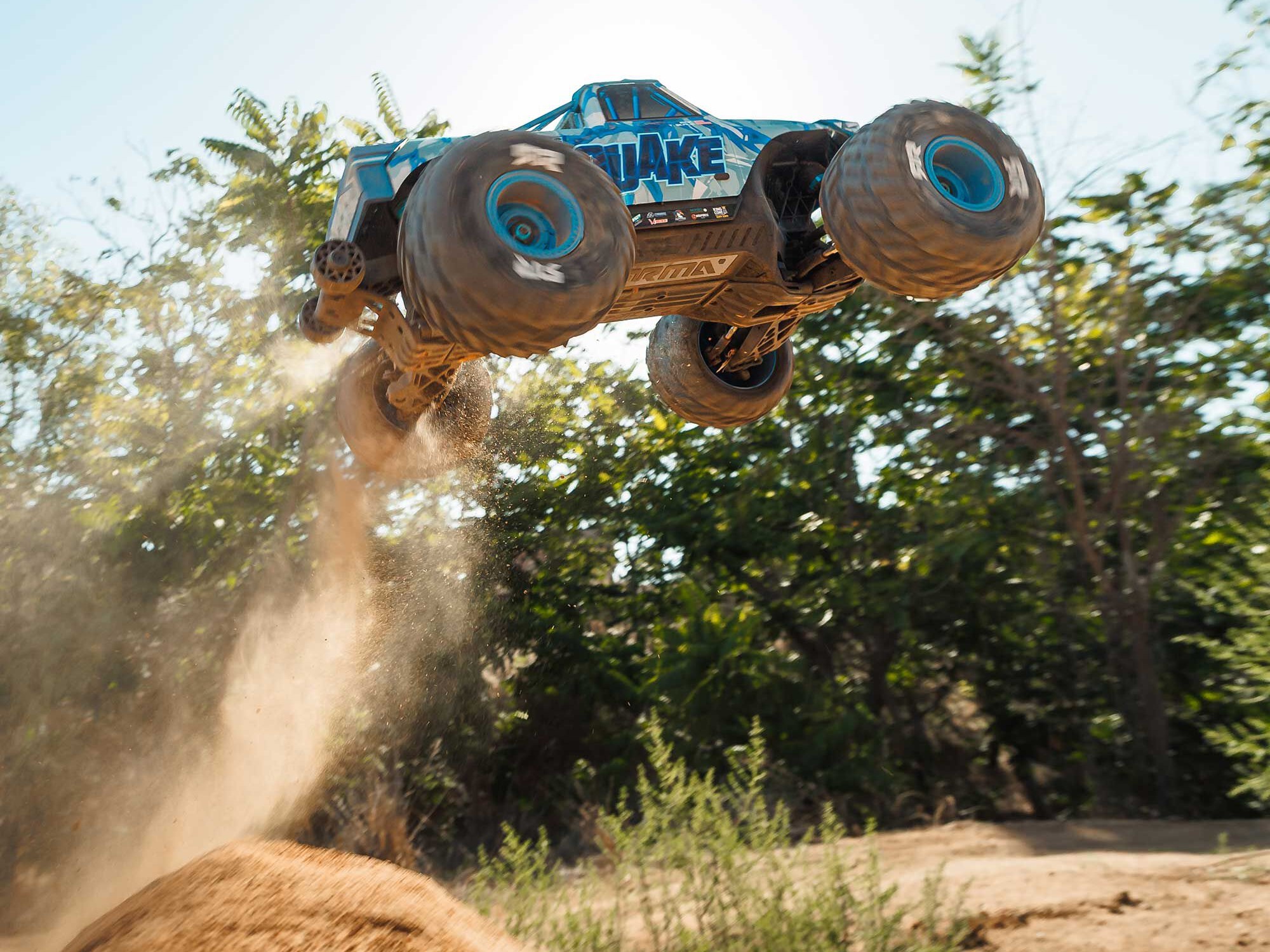 1/8 QUAKE 4S DSC 4X4 RTR Monster Truck, White/Blue-25