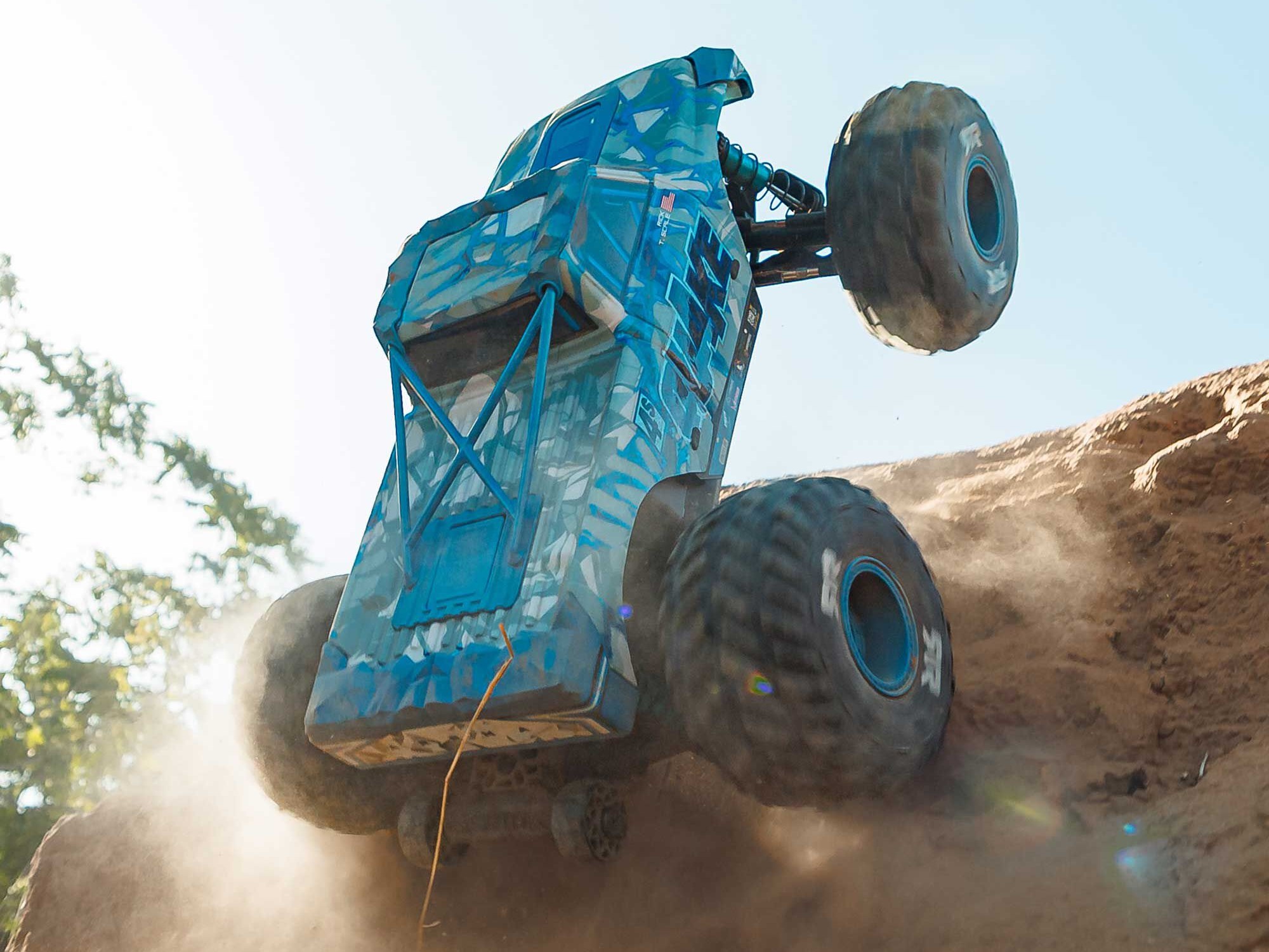 1/8 QUAKE 4S DSC 4X4 RTR Monster Truck, White/Blue-27