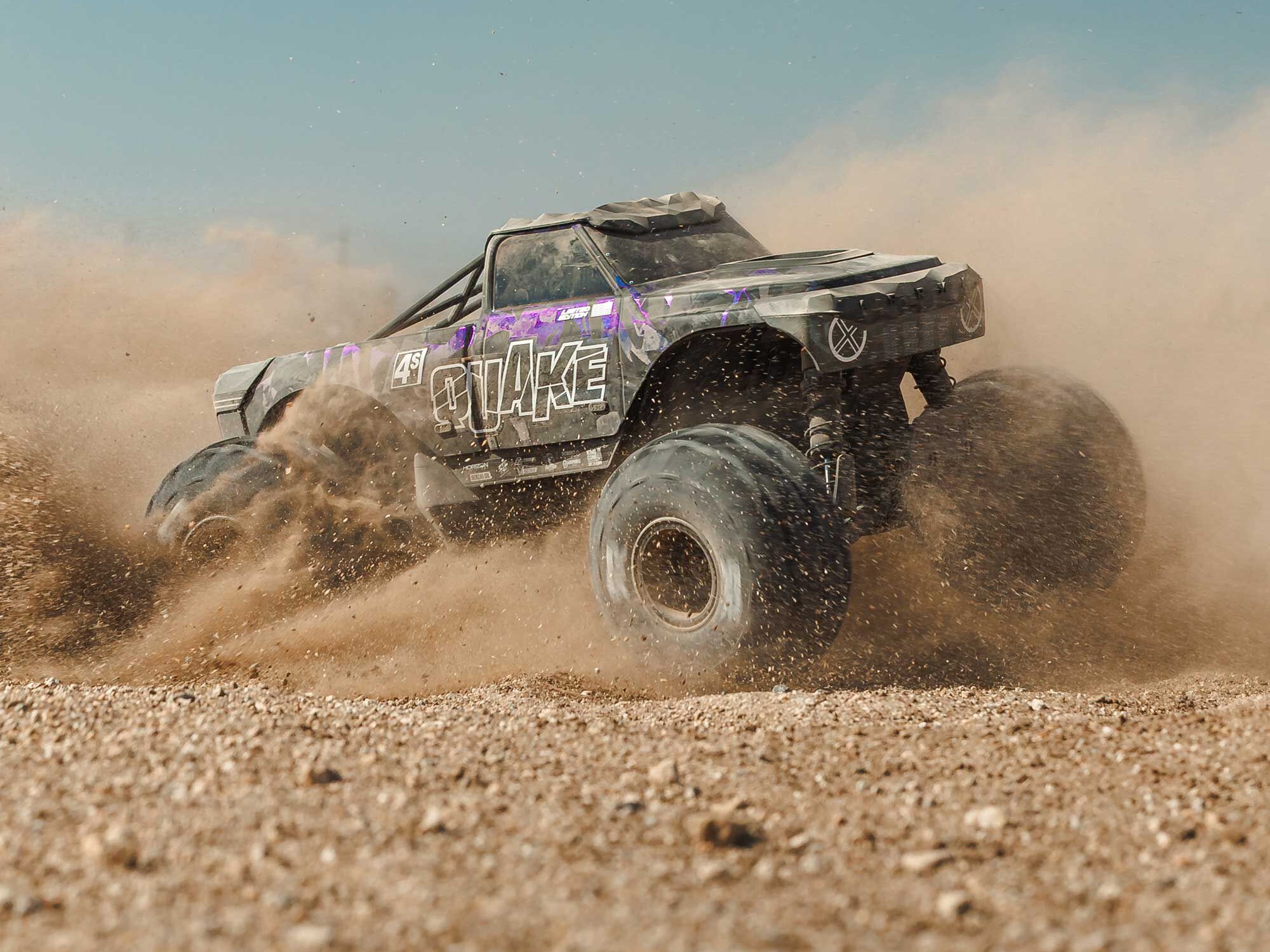 1/8 QUAKE 4S DSC 4X4 RTR Monter Truck, LE Black/Pearl-21