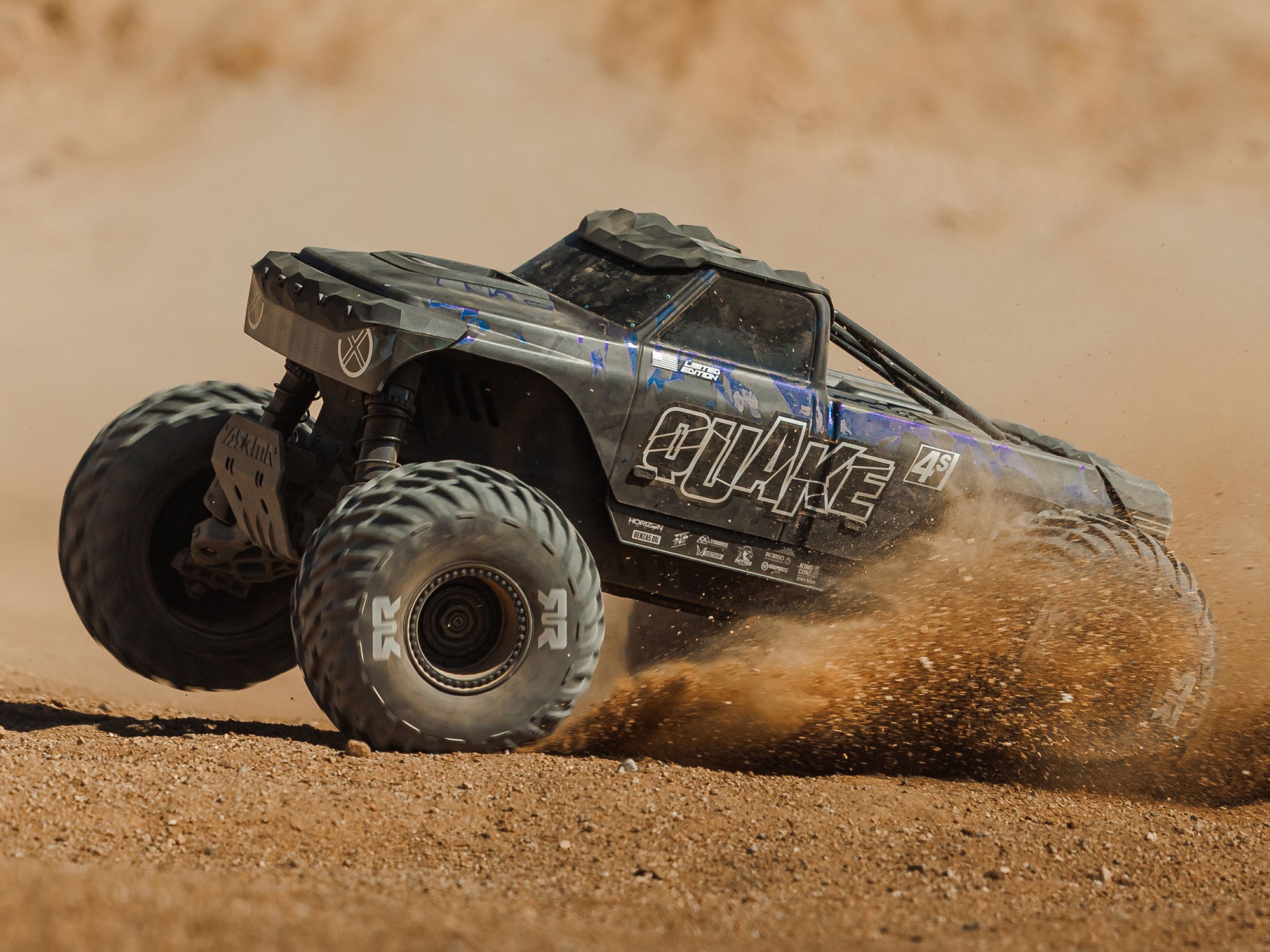 1/8 QUAKE 4S DSC 4X4 RTR Monter Truck, LE Black/Pearl-27
