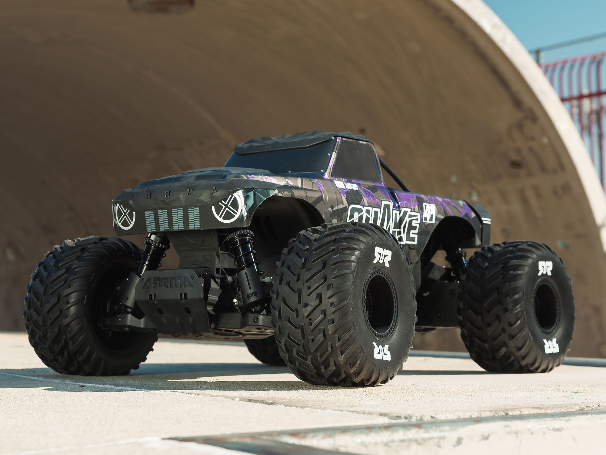 1/8 QUAKE 4S DSC 4X4 RTR Monter Truck, LE Black/Pearl-28