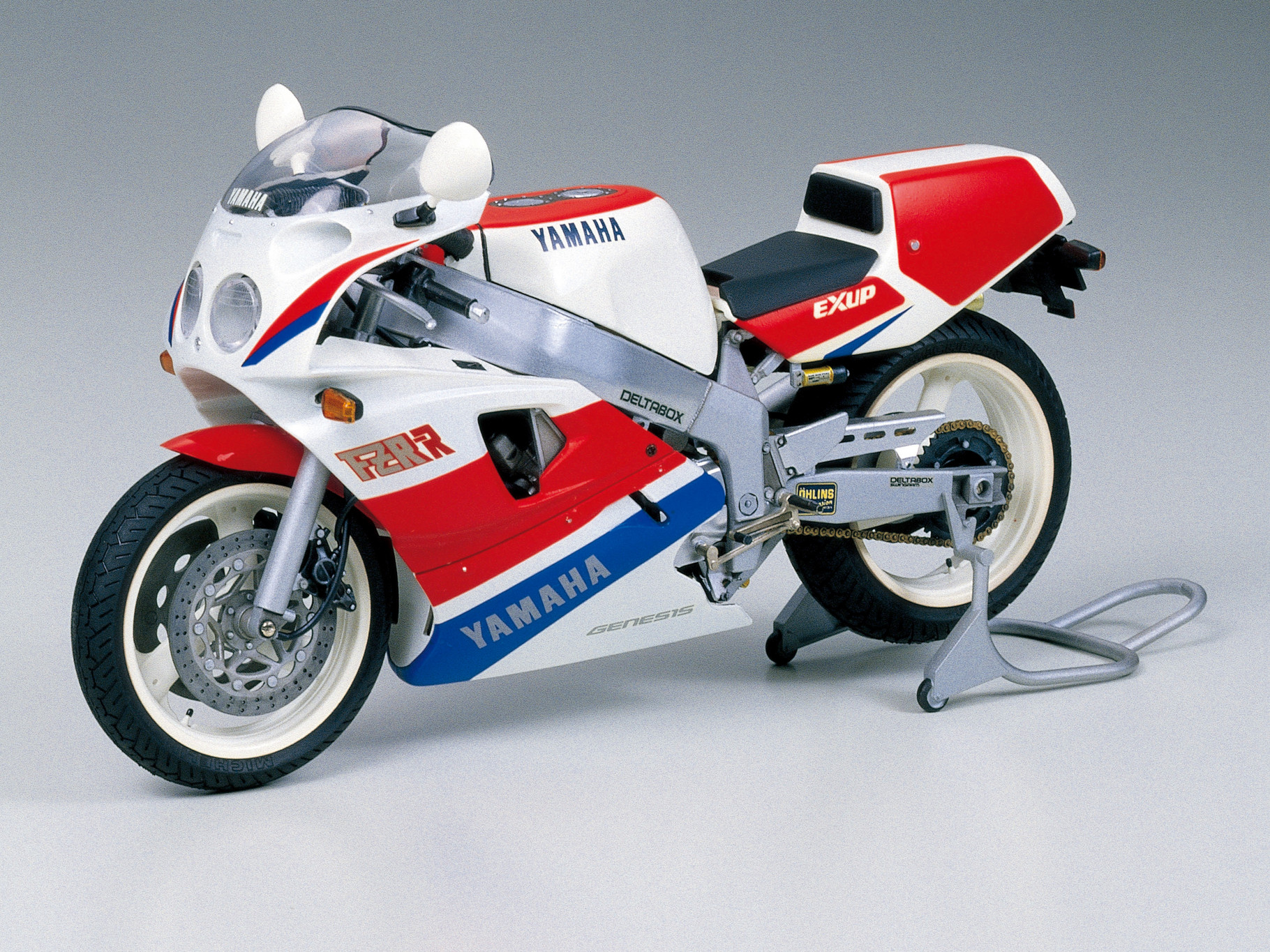 Tamiya 1/12 Yamaha FZR750R Superbike (OW01)
