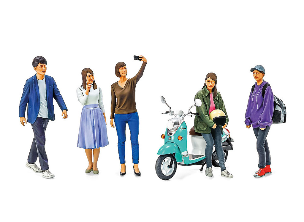 tamiya-124-campus-friends-ii-scooter-5-figures