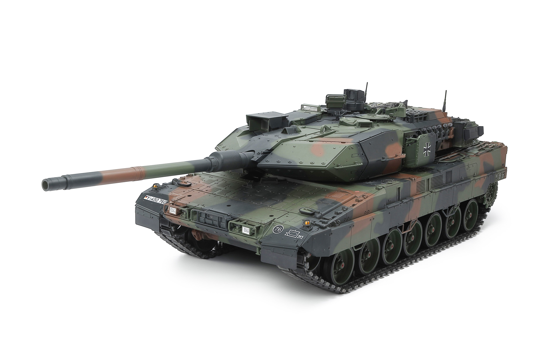 tamiya-rc-leopard-2-a7v-with-option-kit
