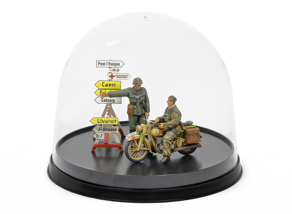 tamiya-display-case-j-dome-type-125cm-smaller-135-models-figures