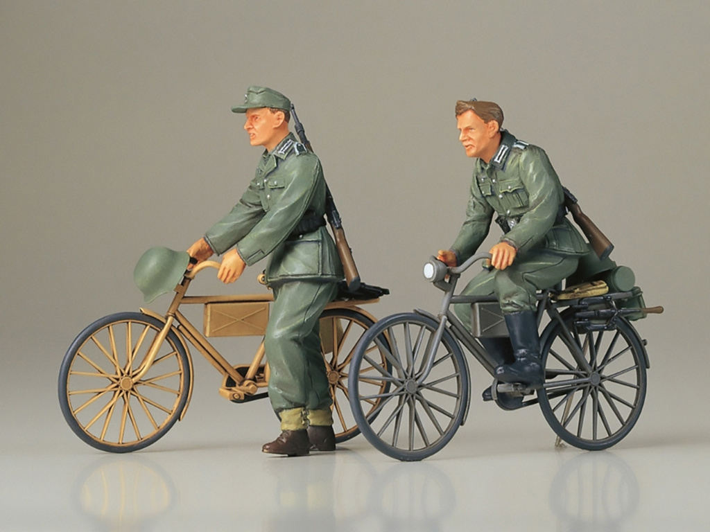 tamiya-german-soldiers-with-bicycles