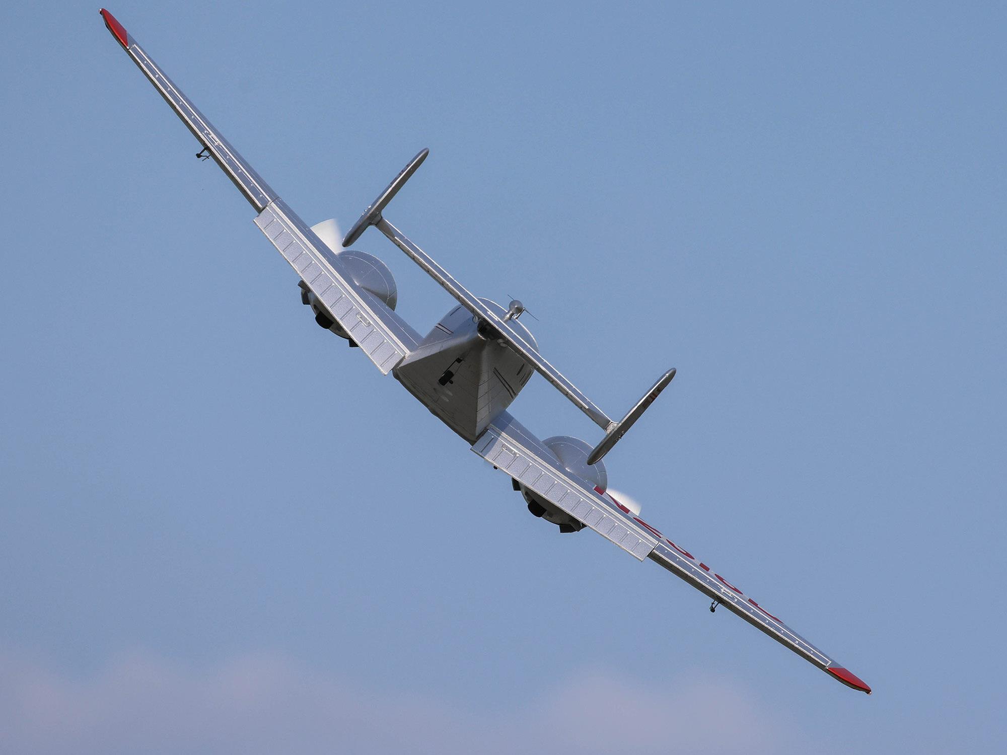 Beechcraft D18 1.5m BNF Basic-18