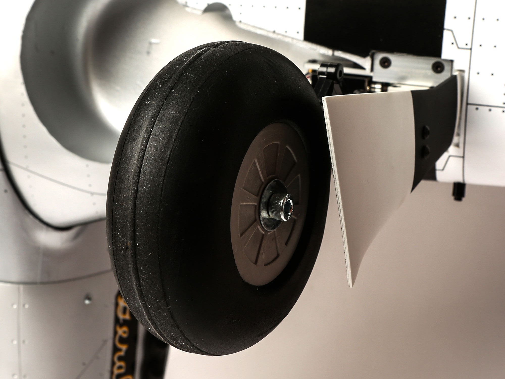 P-51D Mustang 20cc ARF, 69.5"-10