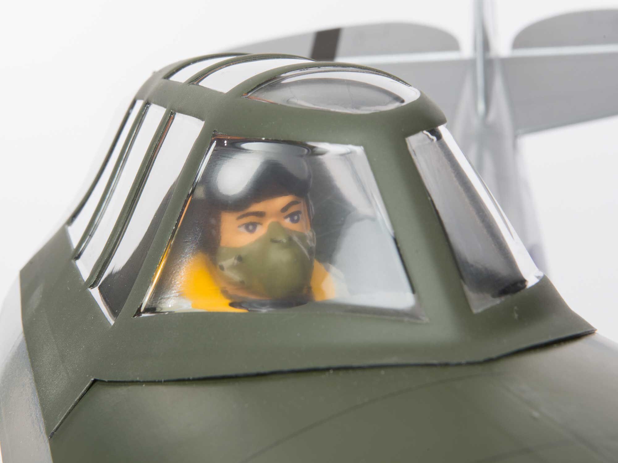 P-47D Thunderbolt 20cc ARF, 67"-10