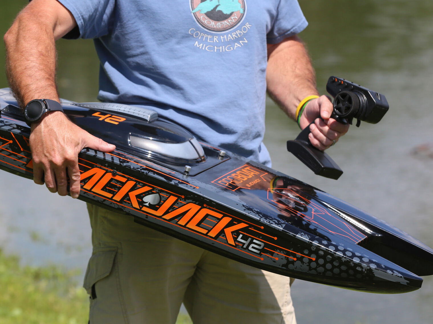 Blackjack 42" 8S Brushless Catamaran RTR: Black/Orange-17