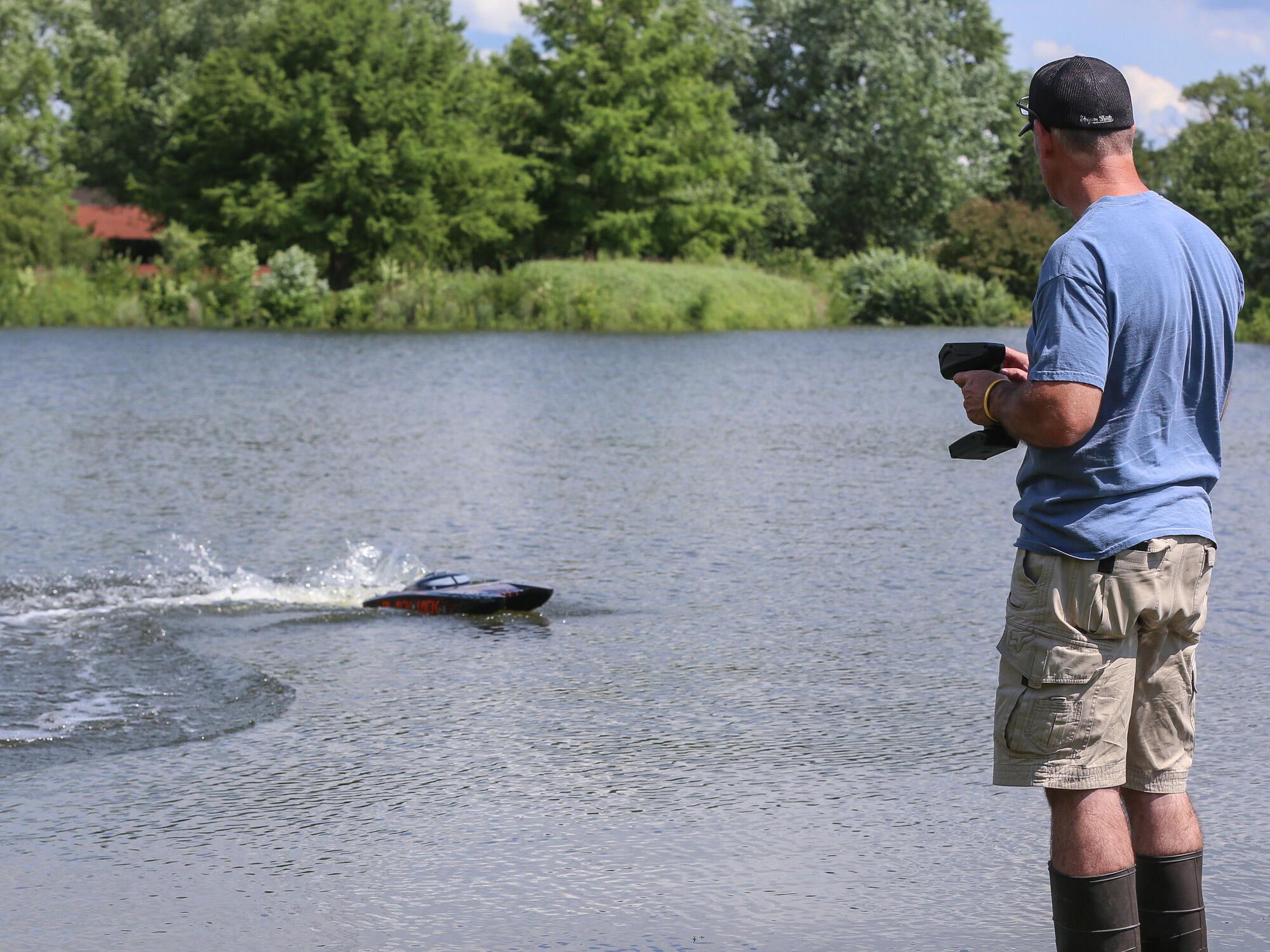 Blackjack 42" 8S Brushless Catamaran RTR: Black/Orange-18