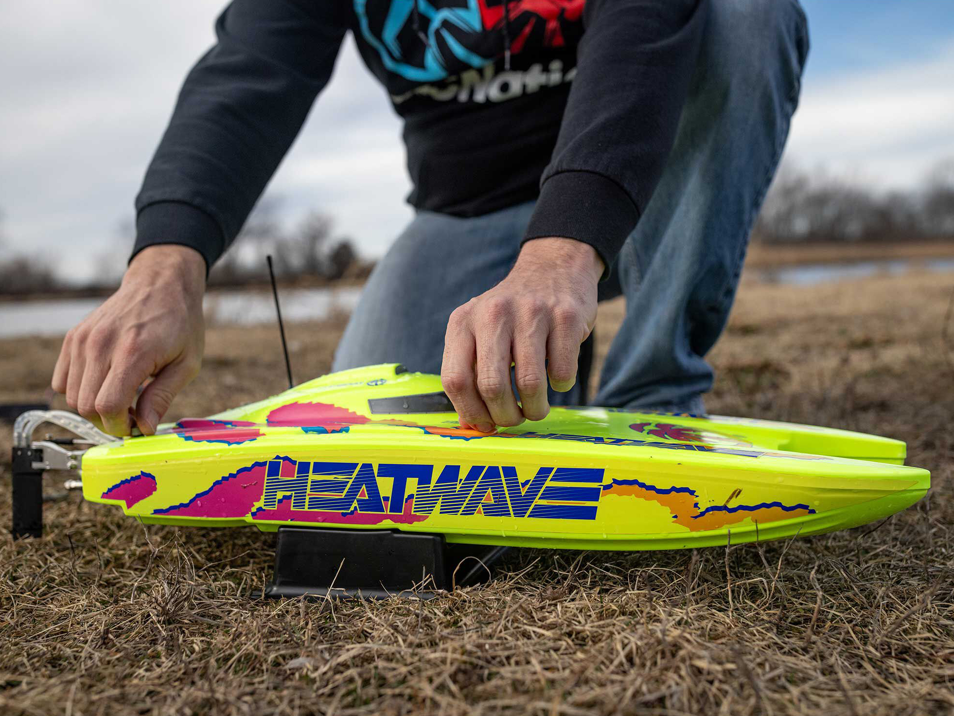 Blackjack 24" V2 Catamaran Brushless: RTR, Heat Wave Visual-24