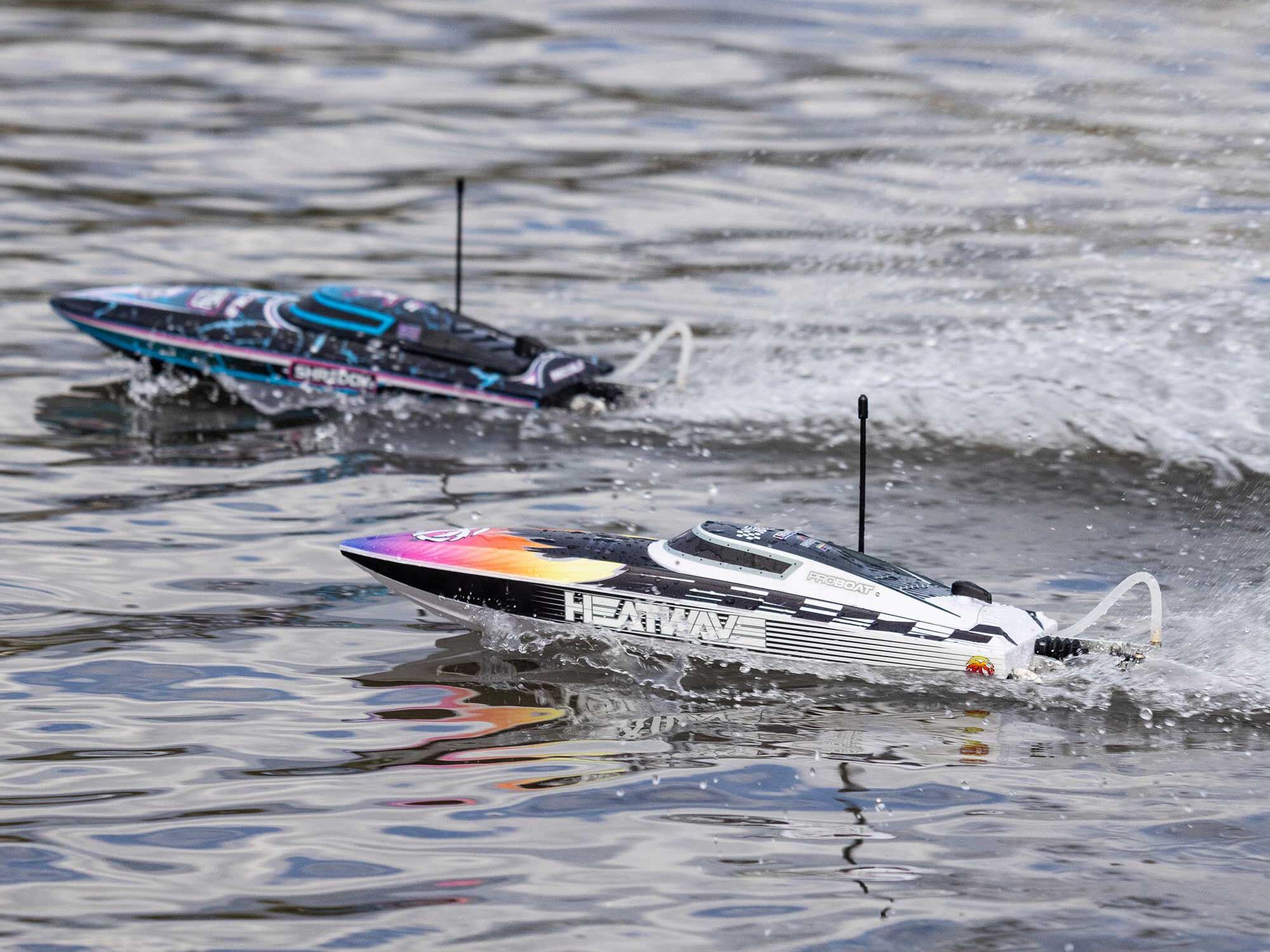 Recoil 2 18" Self-Righting Brushless Deep-V RTR, Heatwave-17