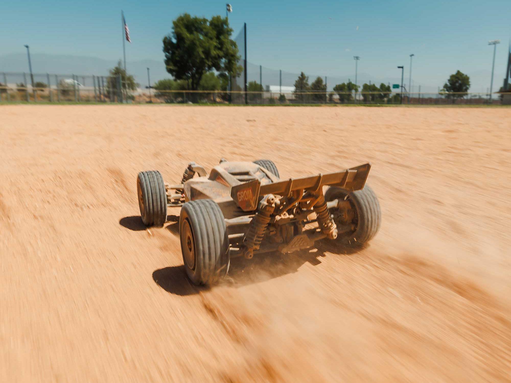 Arrma 1/18 Typhon GROM 223S BLX 4X4 Buggy (No Batt/Charg) Silver-26