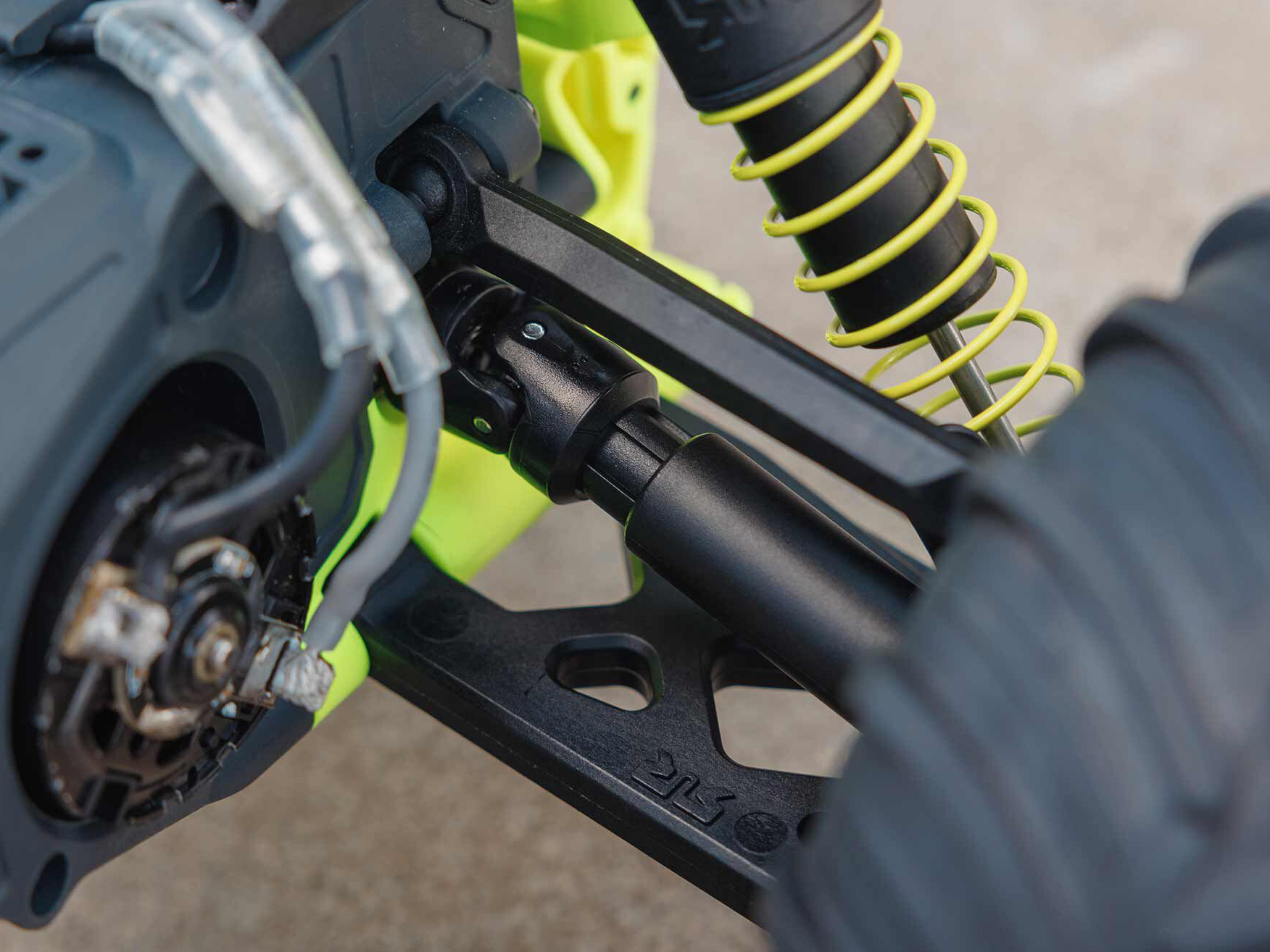 Arrma Gorgon MT RTR w/8.4v Batt/USB Charger Yellow-19