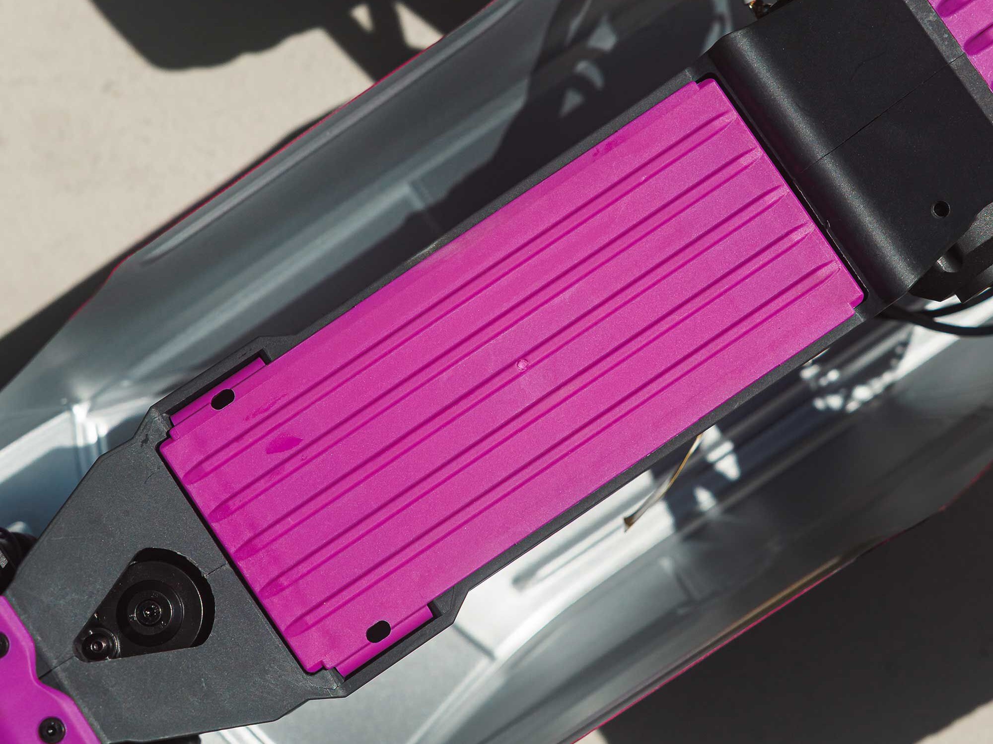 Arrma 1/10 GORGON MEGA 550 2WD MT with Battery Charger Purple-24