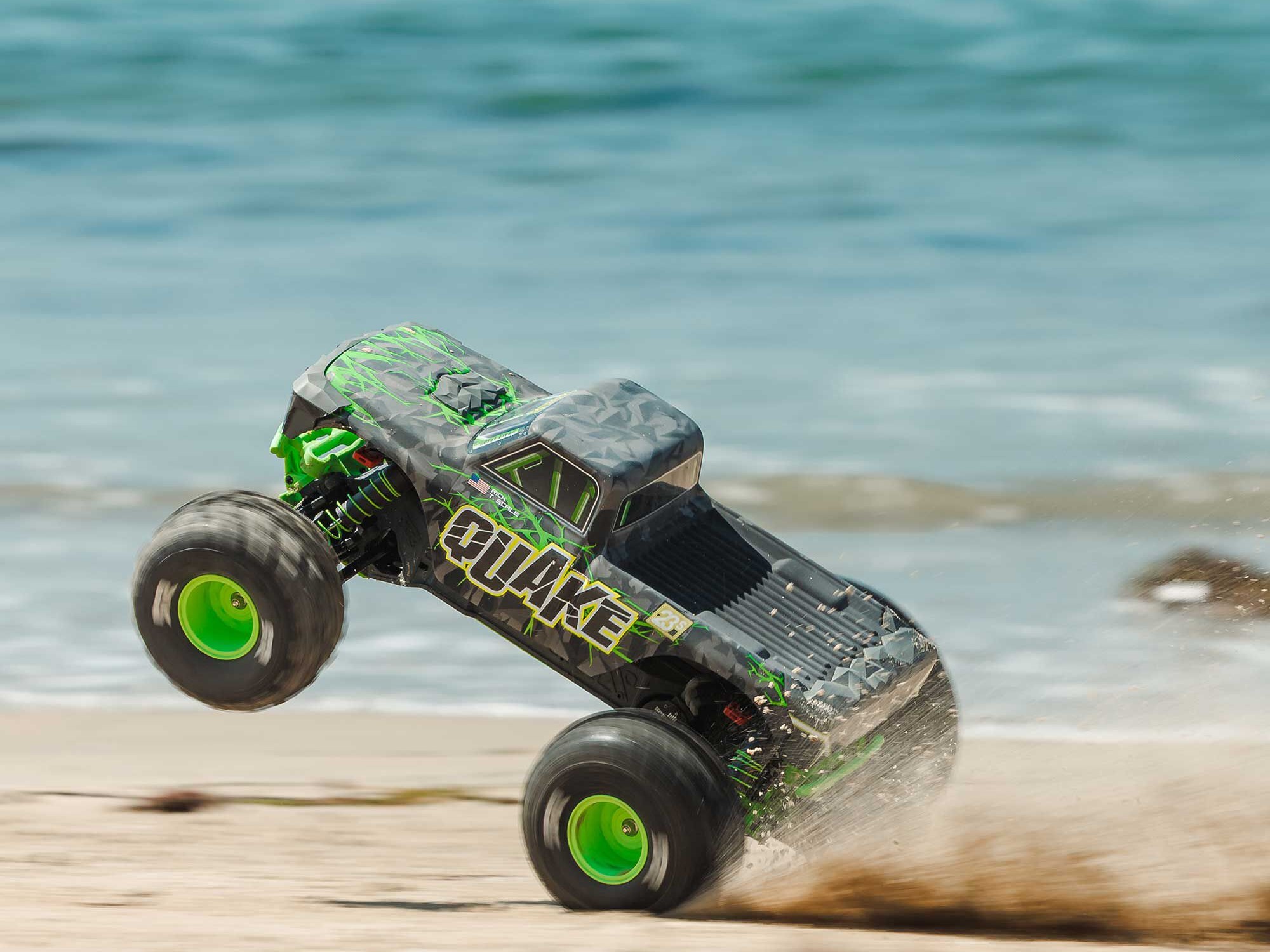 1/10 QUAKE 223S DSC 2WD RTR Brushless Monster Truck, Green-17