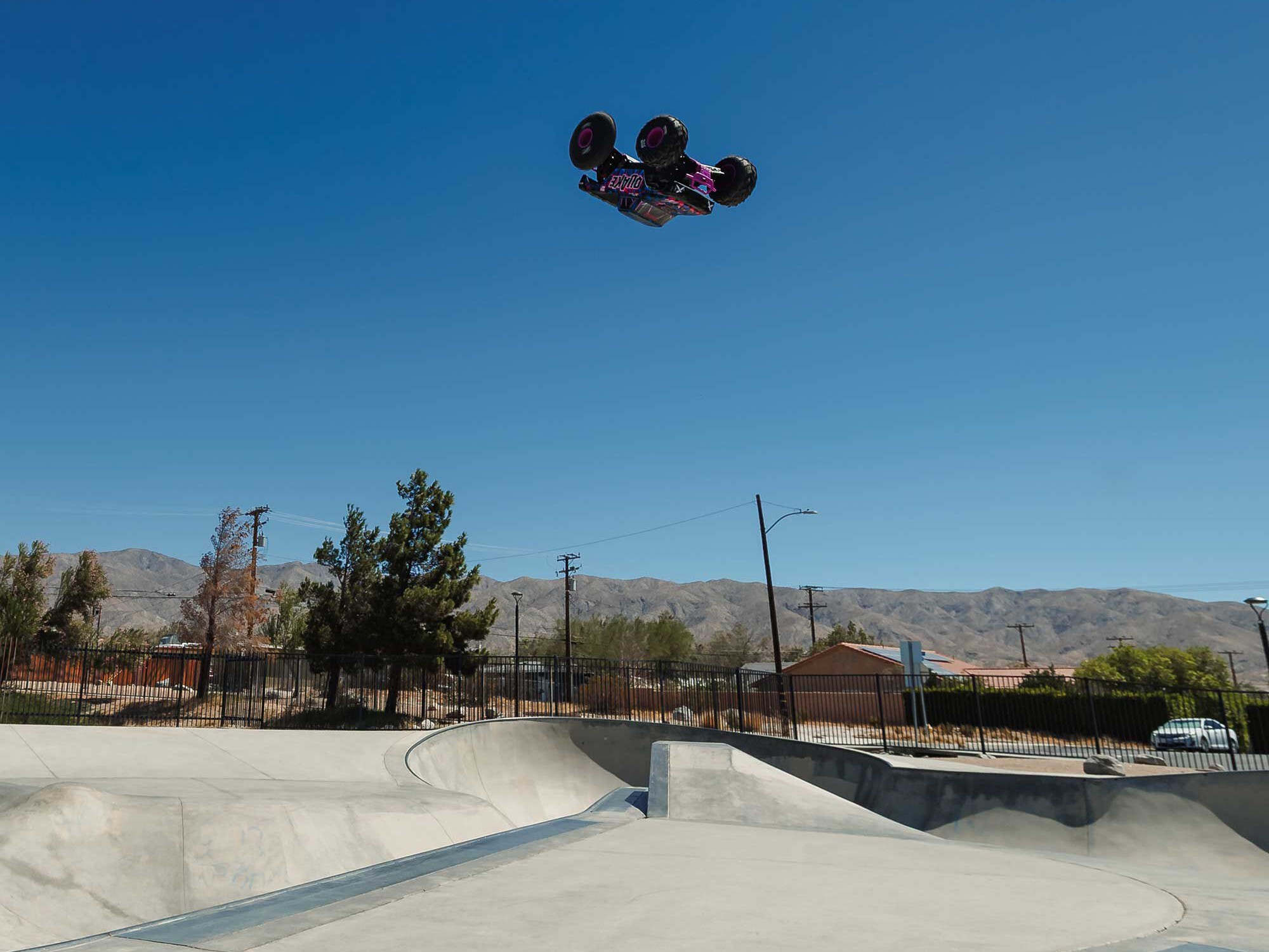 Arrma 1/10 QUAKE 223S DSC 2WD RTR Brushless Monster Truck, Purple-27