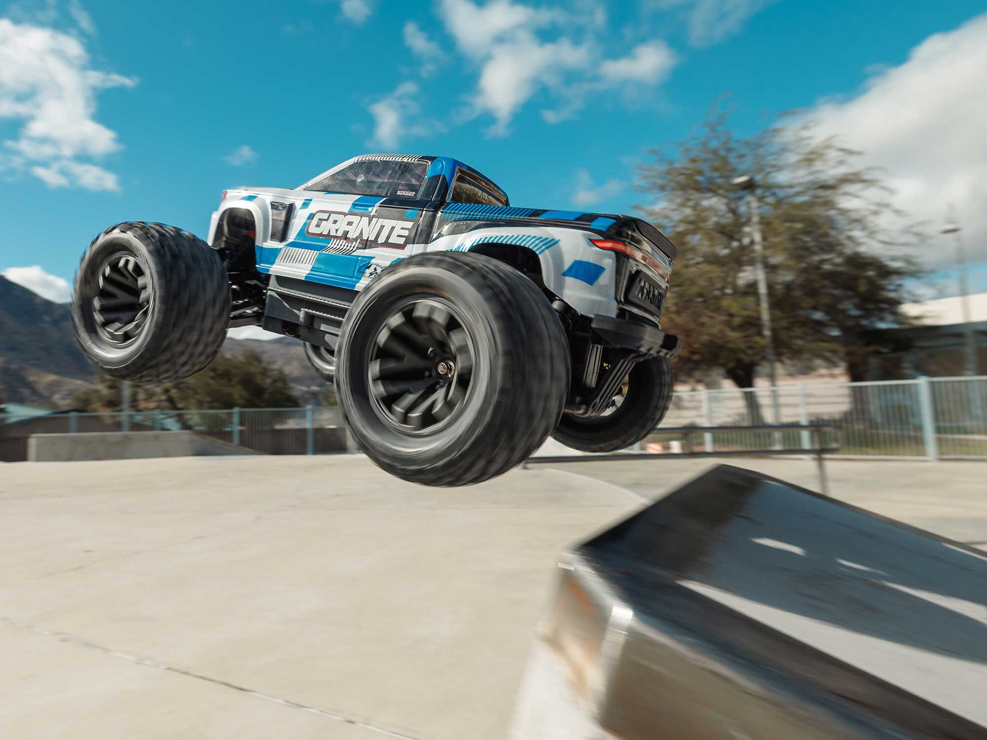 1/10 GRANITE MEGA 665 4X4 RTR Monster Truck Blue-19