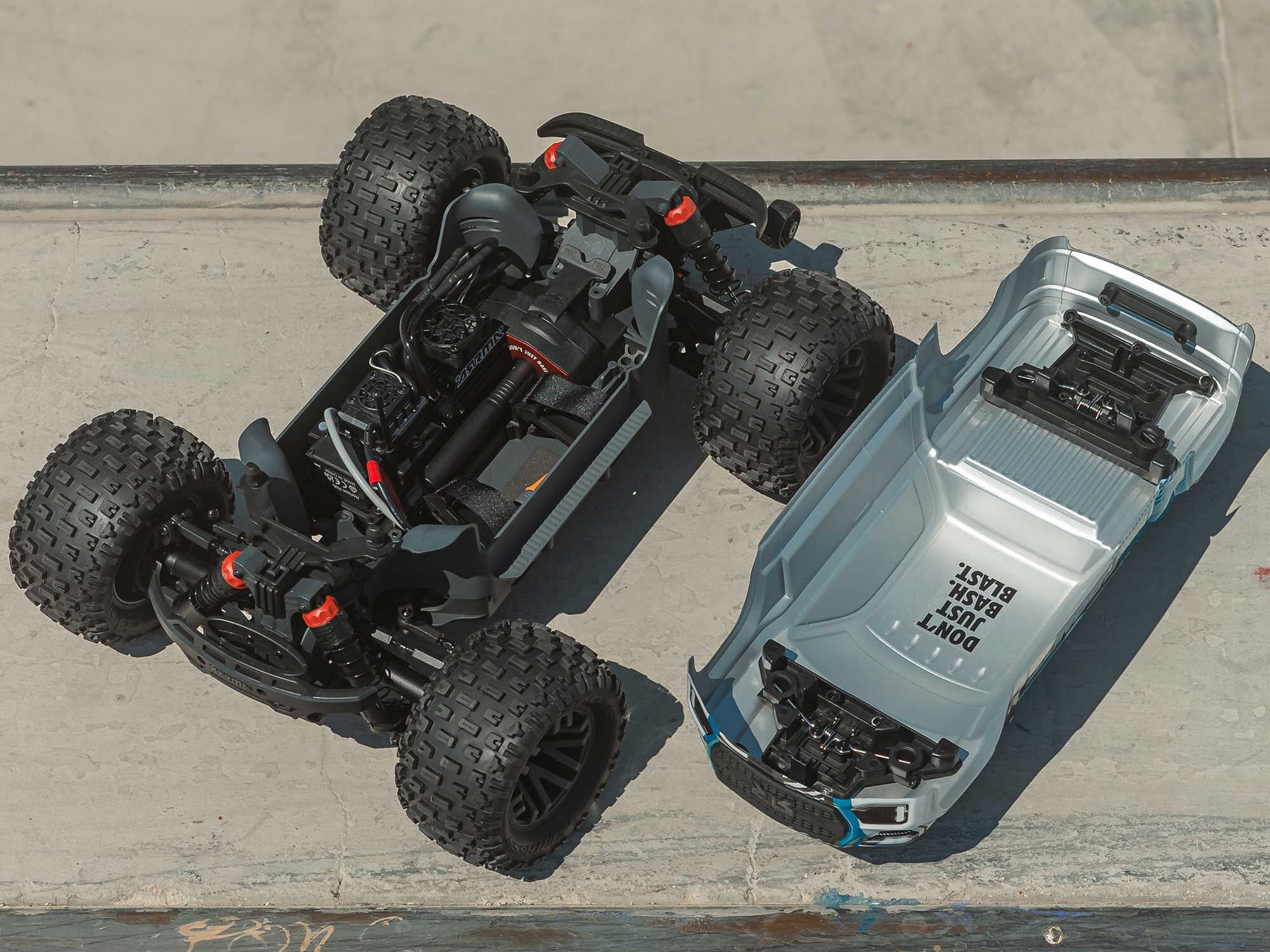 1/10 GRANITE 223S DSC 4X4 RTR Monster Truck Gunmetal-15