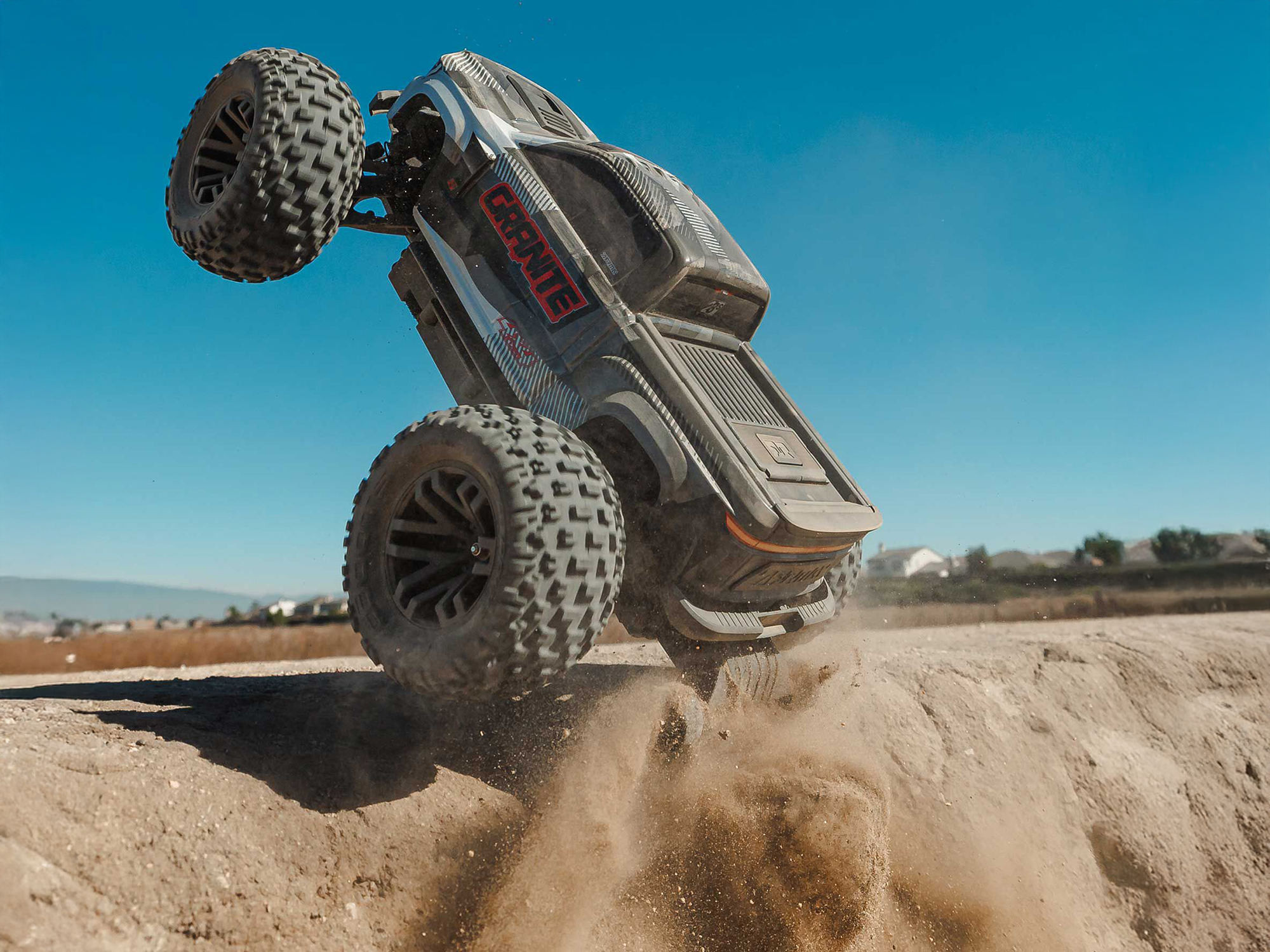 1/10 GRANITE 223S DSC 4X4 RTR Monster Truck Gunmetal-19