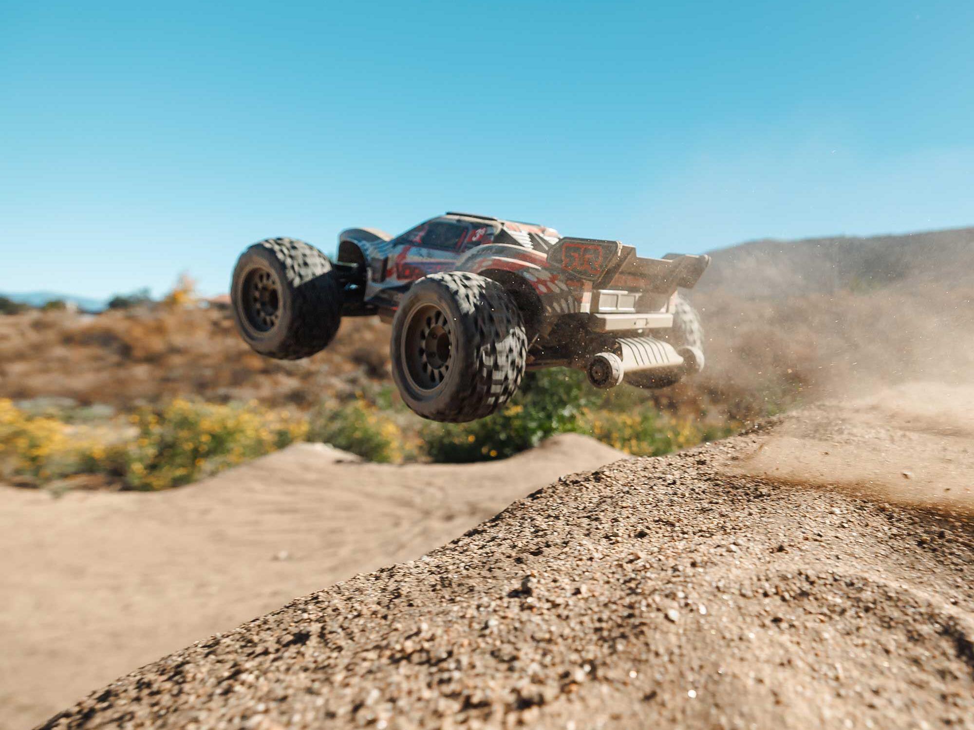 1/10 VORTEKS 223S BLX 4X4 Stadium Truck RTR with DSC Red-17