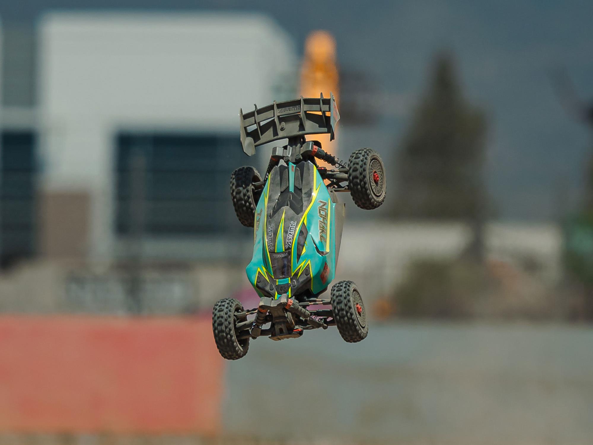 Arrma 1/8 TYPHON 223S BLX 4x4 Buggy RTR with DSC - Green-13