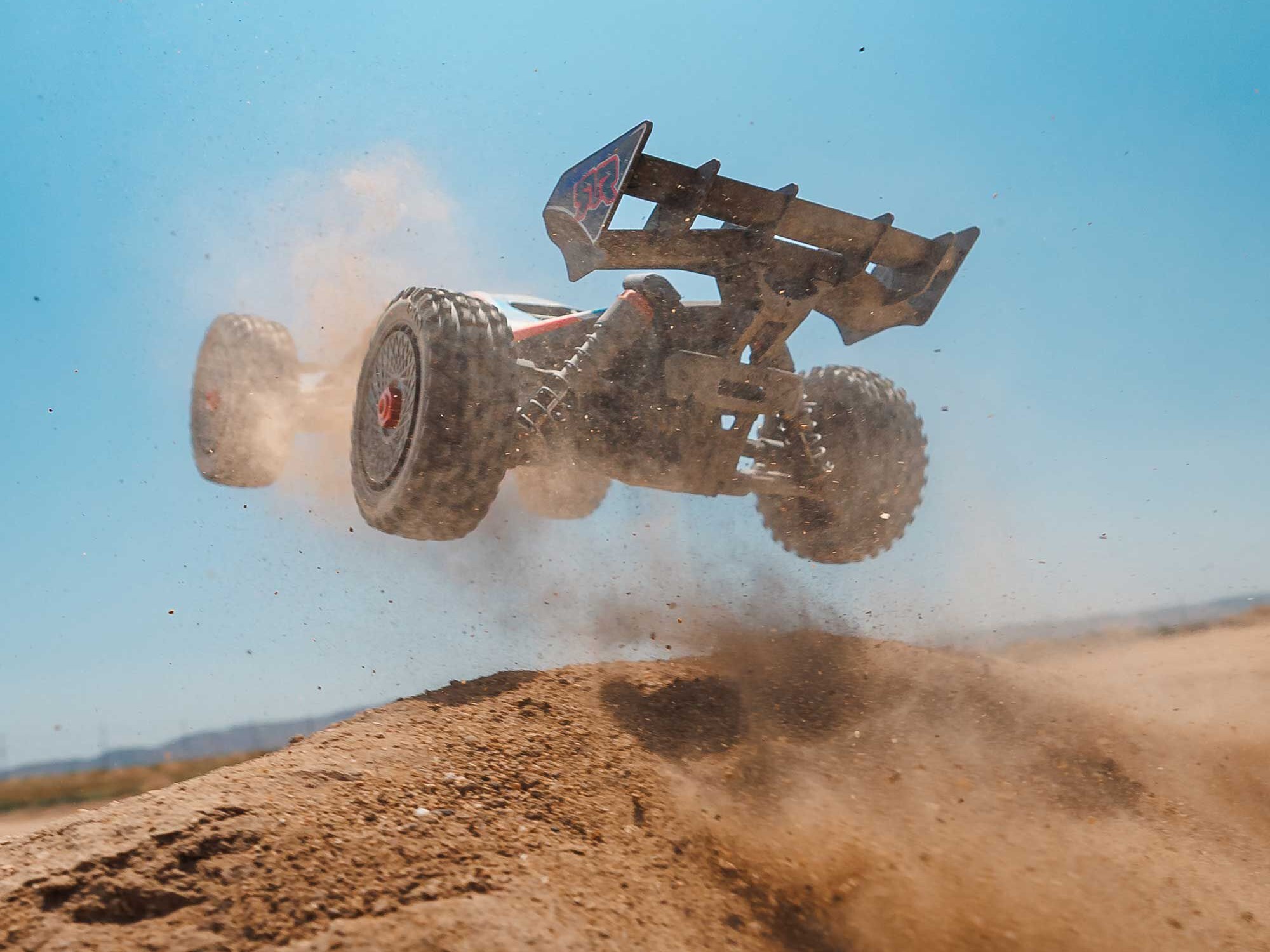 1/8 TYPHON 223S BLX 4X4 Buggy RTR with DSC Red-10