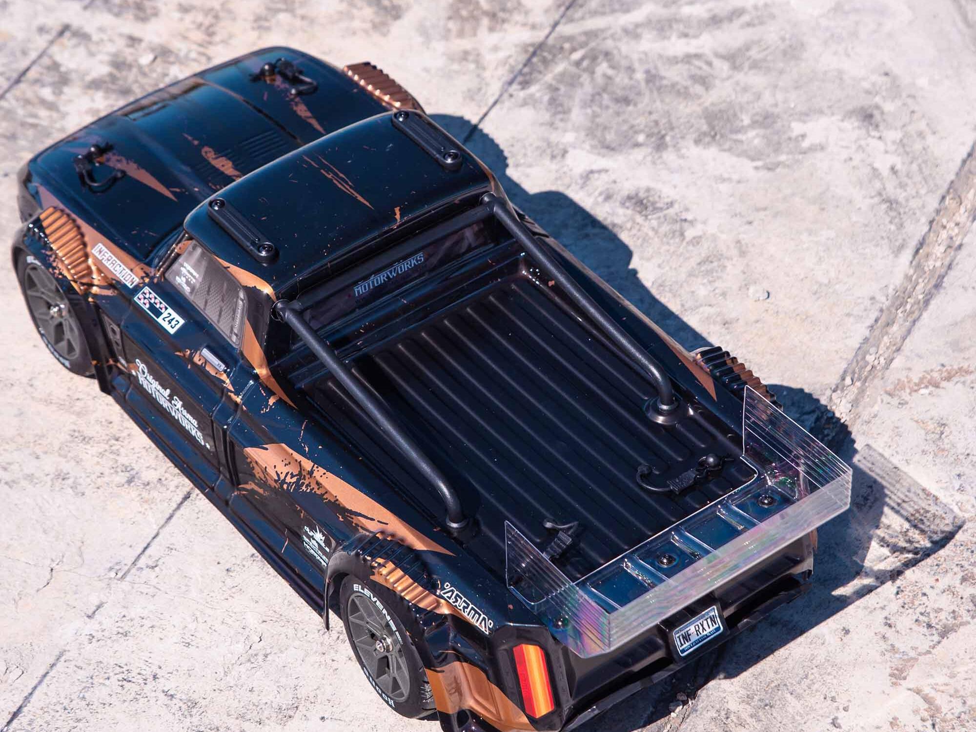 1/8 INFRACTION 3S 4X4 BLX Resto-Mod Truck RTR Black/Gold-11