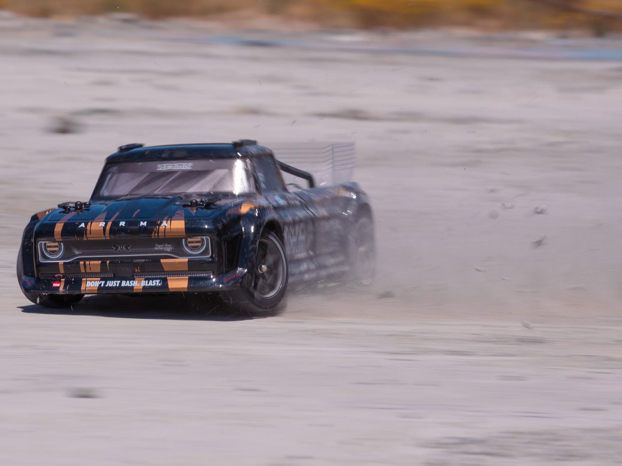 1/8 INFRACTION 3S 4X4 BLX Resto-Mod Truck RTR Black/Gold-15