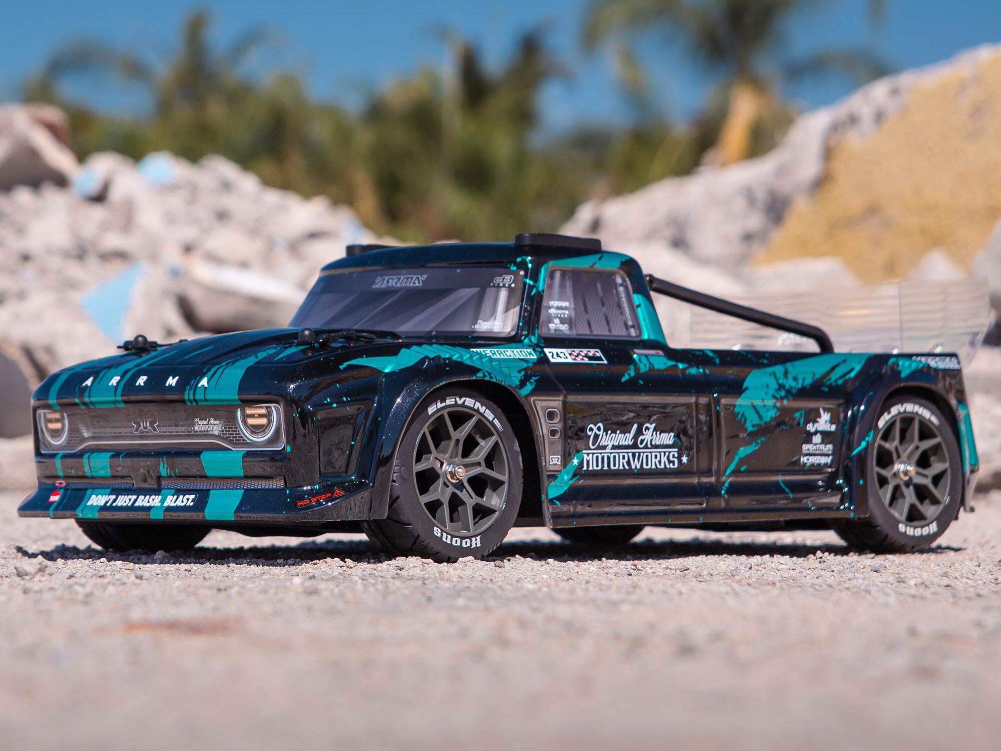 1/8 INFRACTION 3S 4X4 BLX Resto-Mod Truck RTR Black/Teal-11