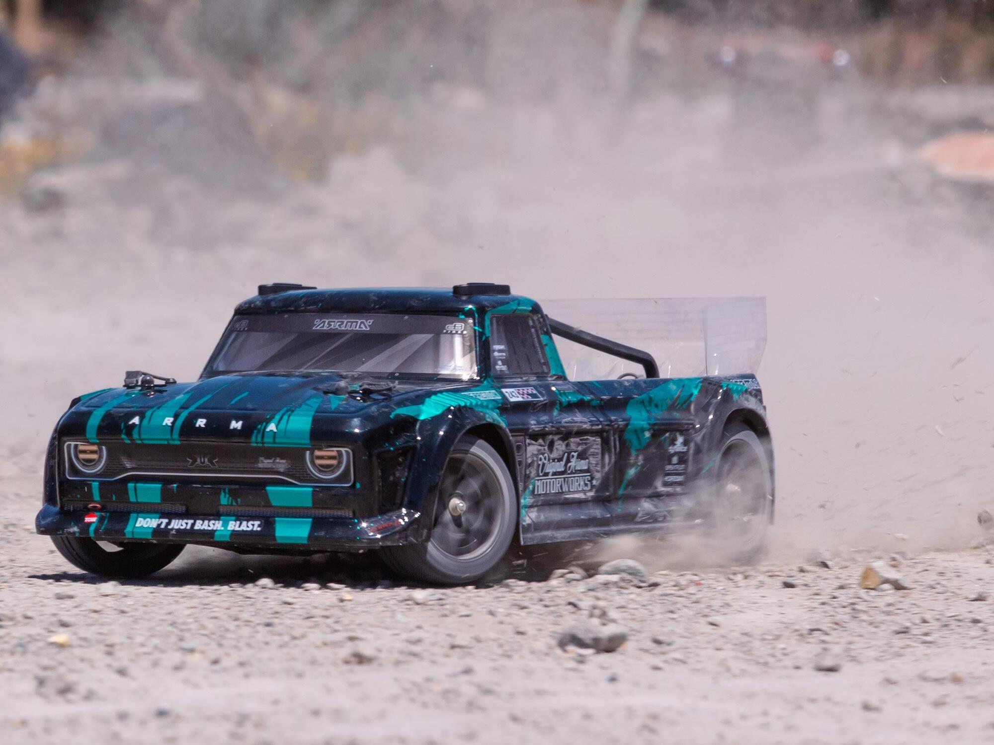 1/8 INFRACTION 3S 4X4 BLX Resto-Mod Truck RTR Black/Teal-12