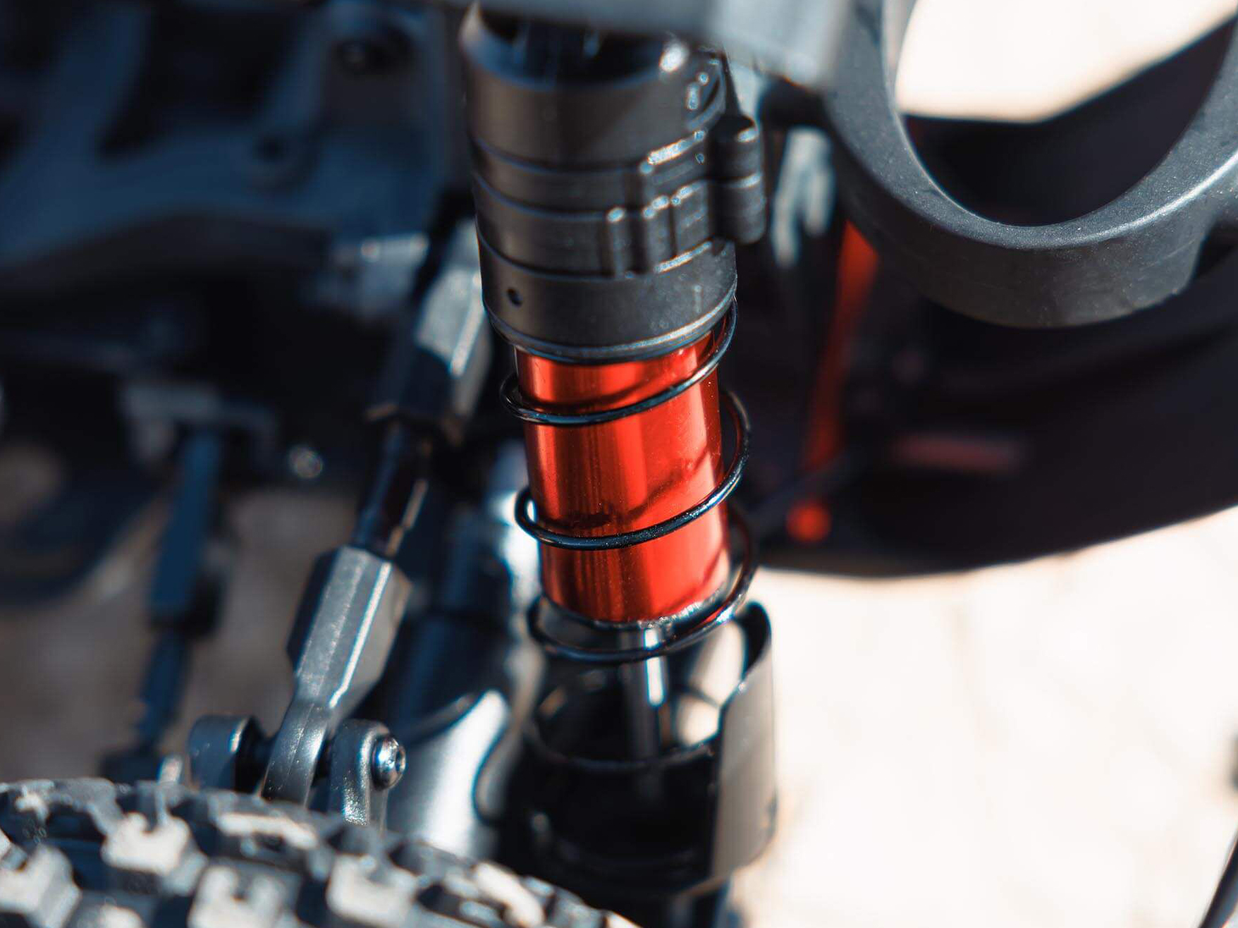 Arrma 1/8 MOJAVE 4X4 4S BLX Desert Truck RTR - White-26