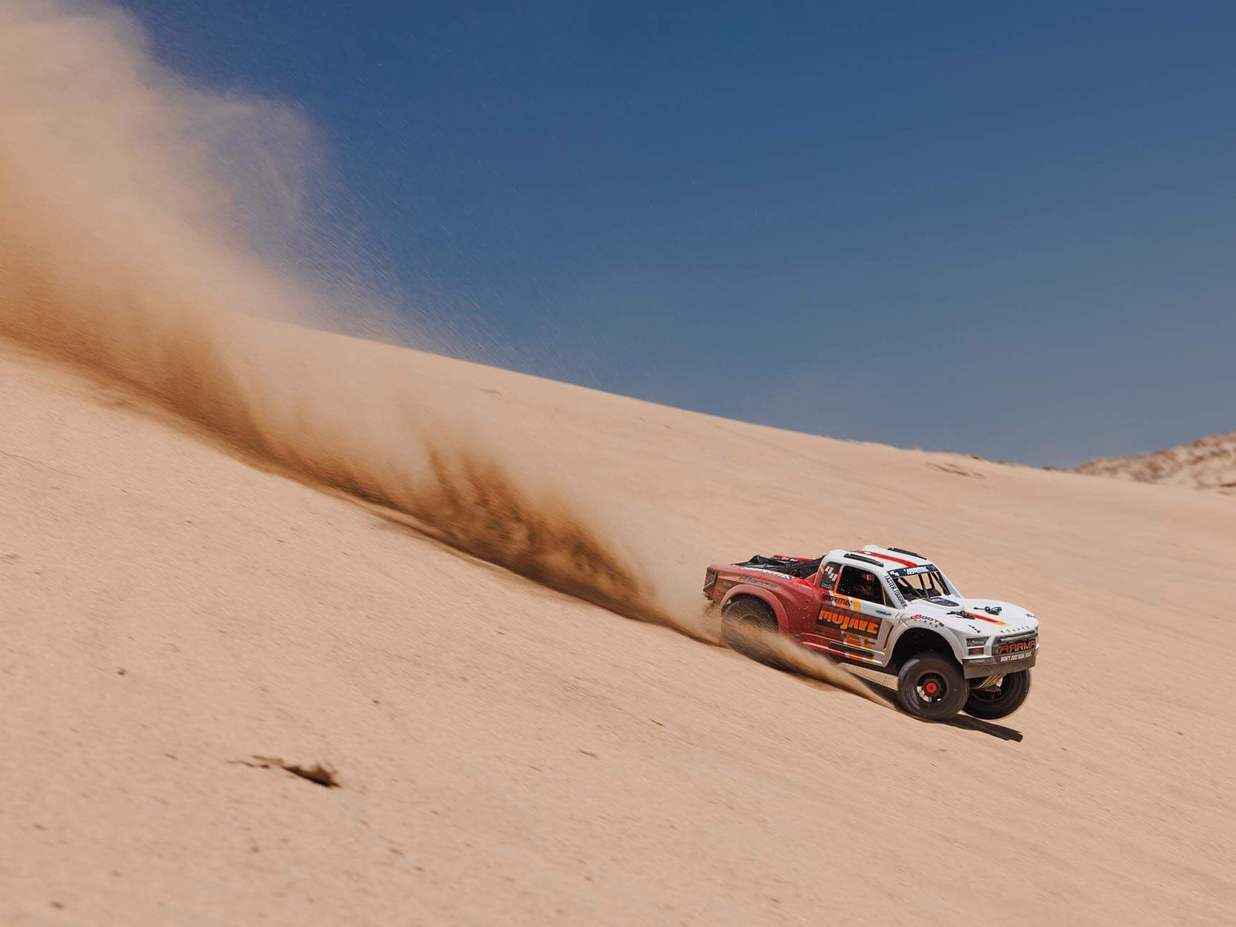 Arrma 1/8 MOJAVE 4X4 4S BLX Desert Truck RTR - White-30