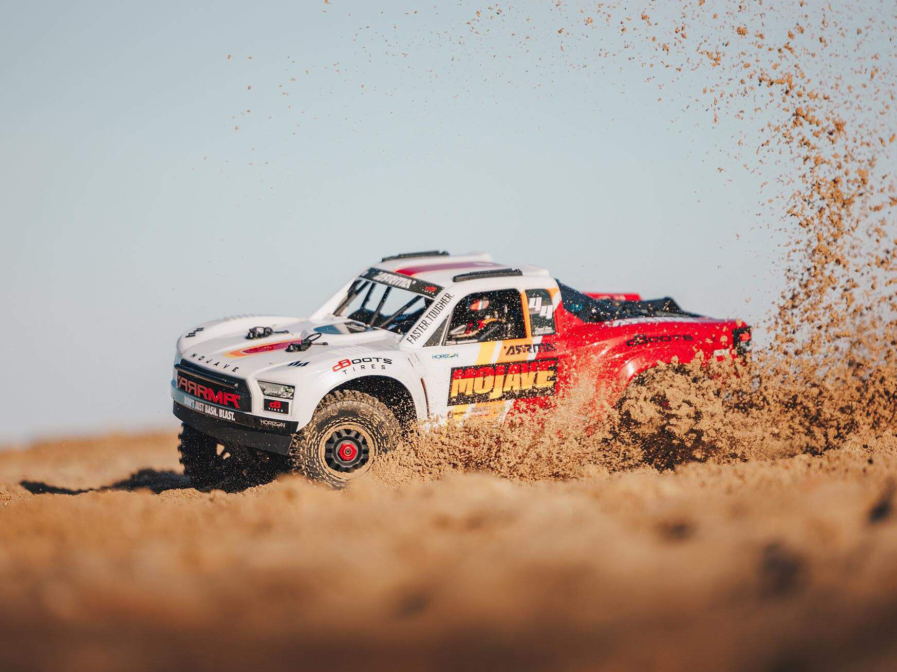 Arrma 1/8 MOJAVE 4X4 4S BLX Desert Truck RTR - White-33