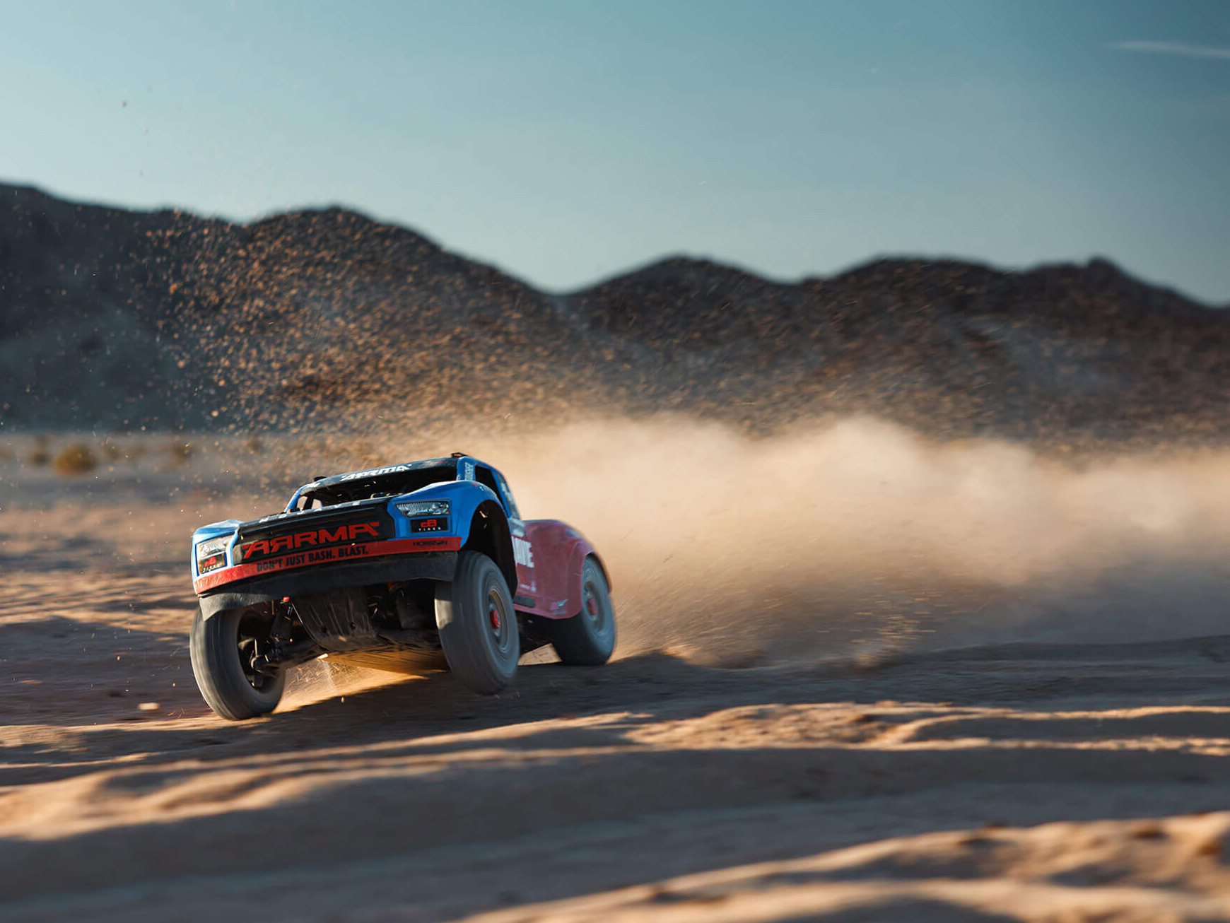 Arrma 1/8 MOJAVE 4X4 4S BLX Desert Truck RTR - Blue-33