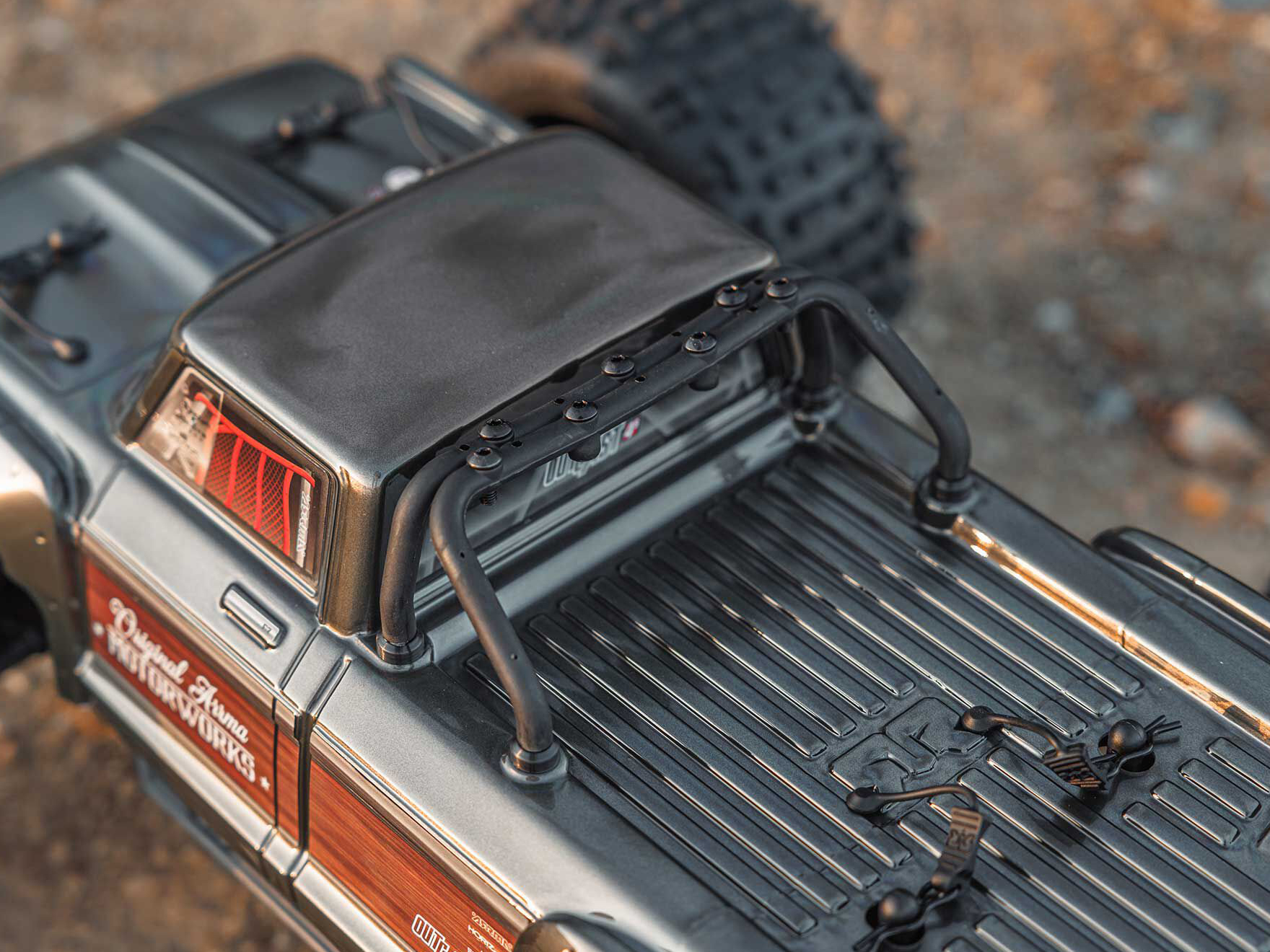 1/10 OUTCAST 4S 4X4 BLX Stunt MT (with Centre Diff) Gunmetal-16