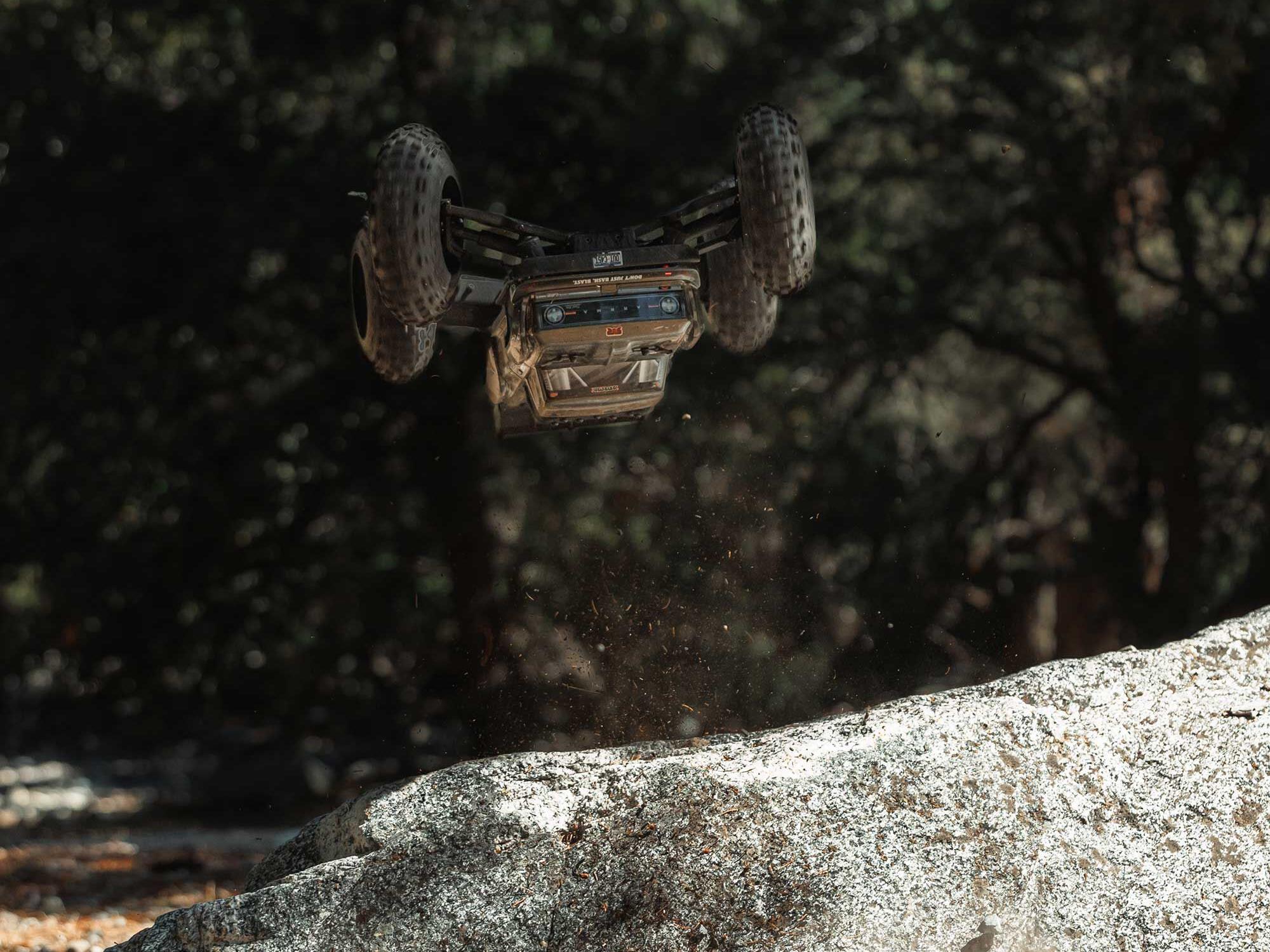 1/10 OUTCAST 4S 4X4 BLX Stunt MT (with Centre Diff) Gunmetal-19