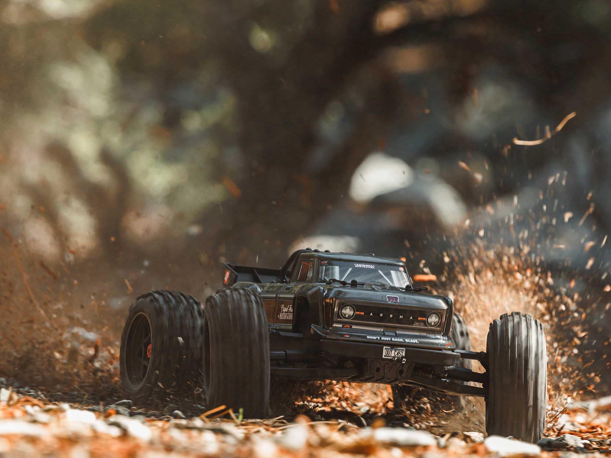 1/10 OUTCAST 4S 4X4 BLX Stunt MT (with Centre Diff) Gunmetal-20