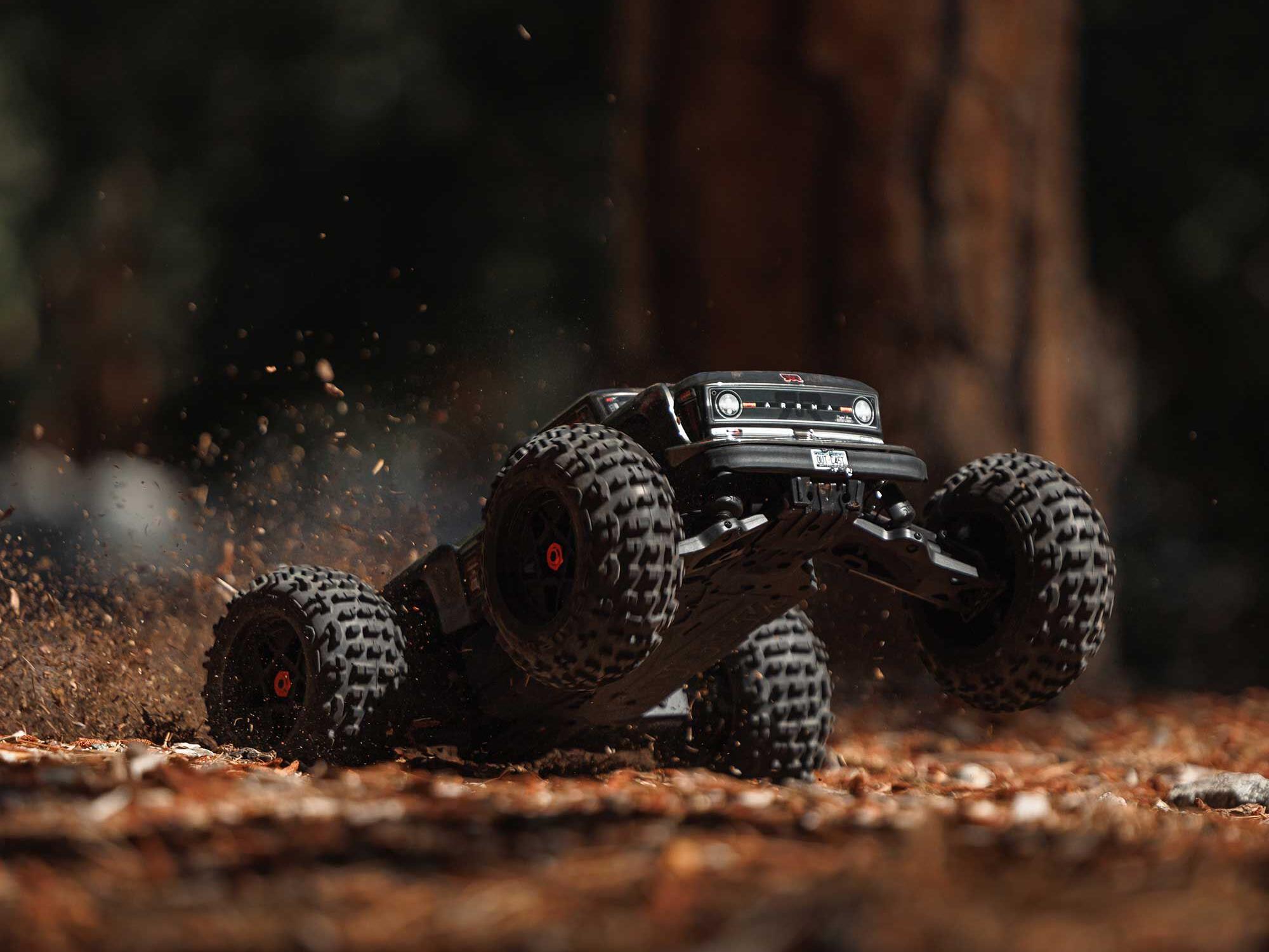 1/10 OUTCAST 4S 4X4 BLX Stunt MT (with Centre Diff) Gunmetal-21